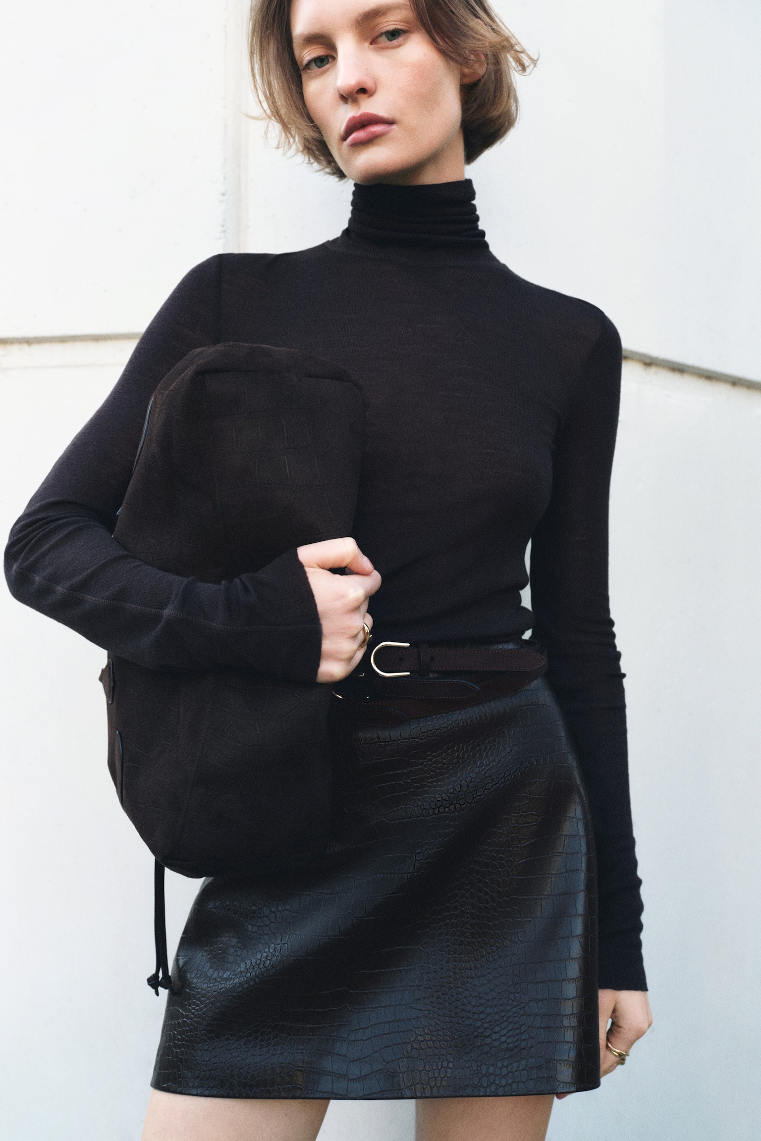 חצאית מיני עם ציפוי - חום כהה - 1