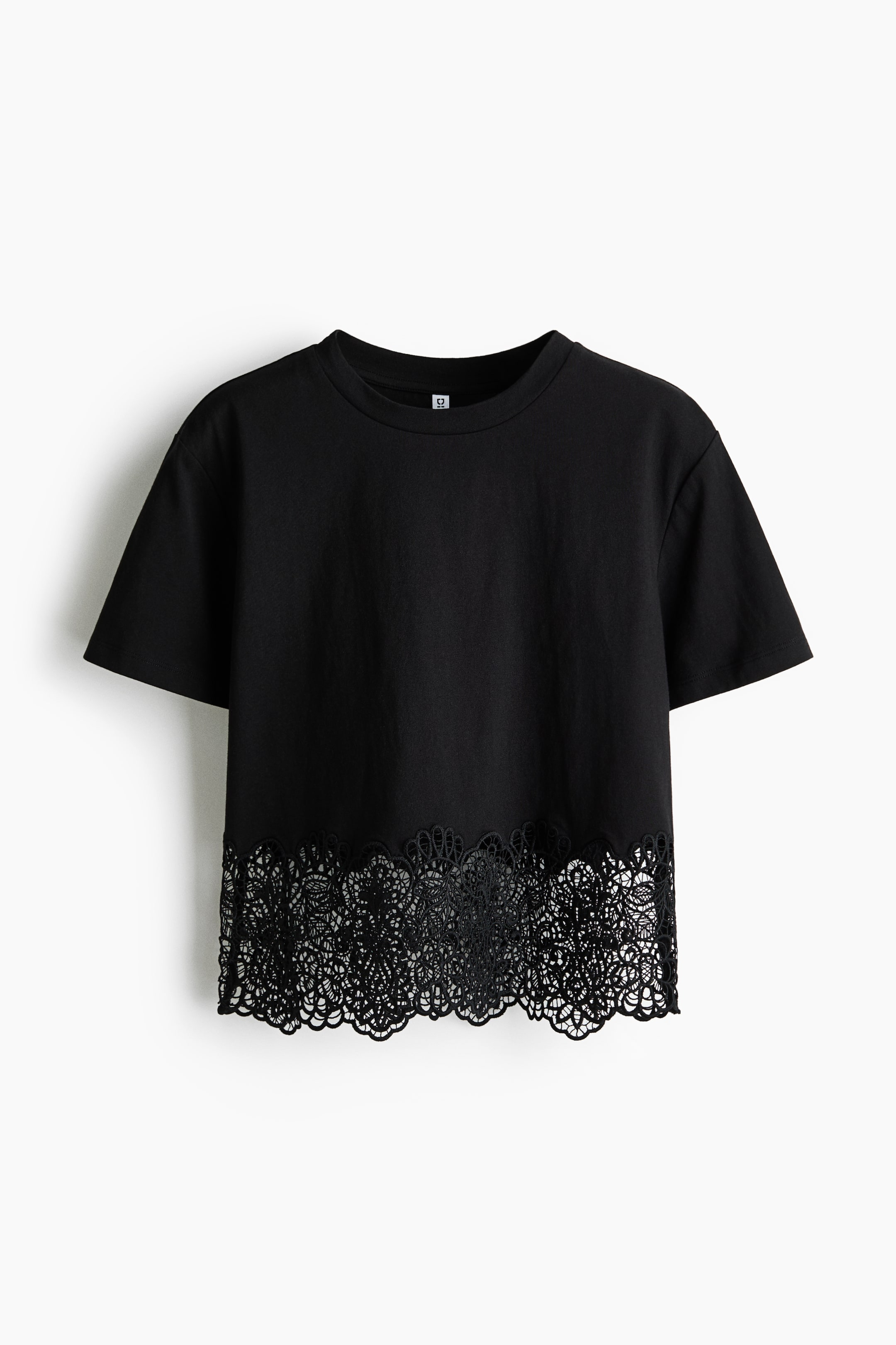 Ingrandisci l'immagine: T-shirt in jersey di cotone nero, vista FRONT, presenta una scollatura rotonda a costine, maniche corte e un ampio bordo in pizzo dal motivo elaborato con orlo smerlato.