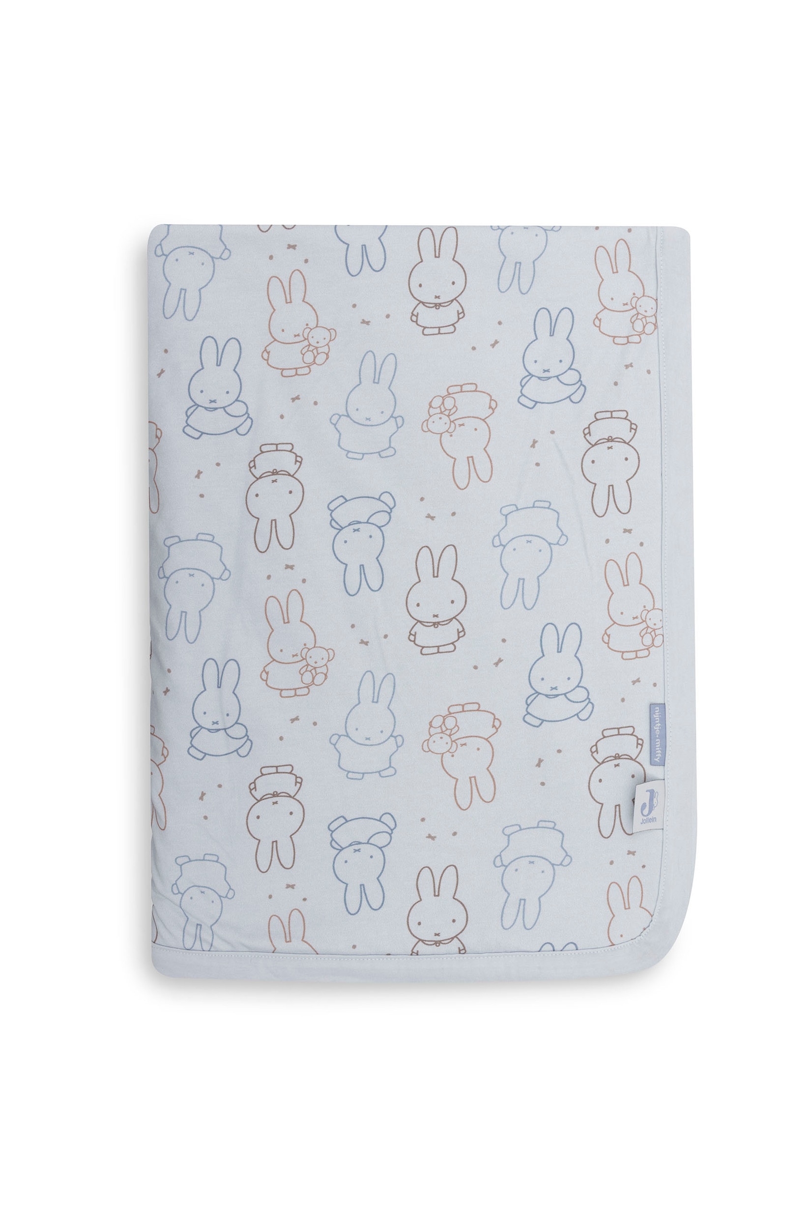Cette couverture pour bÃ©bÃ© prÃ©sente, sur une face, un tissu blanc imprimÃ© dâillustrations du lapin Miffy en bleu et brun, et se replie pour rÃ©vÃ©ler sur lâautre face une douce doublure en peluche couleur crÃ¨me. La couverture affiche un bord arrondi avec biais, ainsi que deux petites Ã©tiquettes de marque tissÃ©es fixÃ©es prÃ¨s du bord.