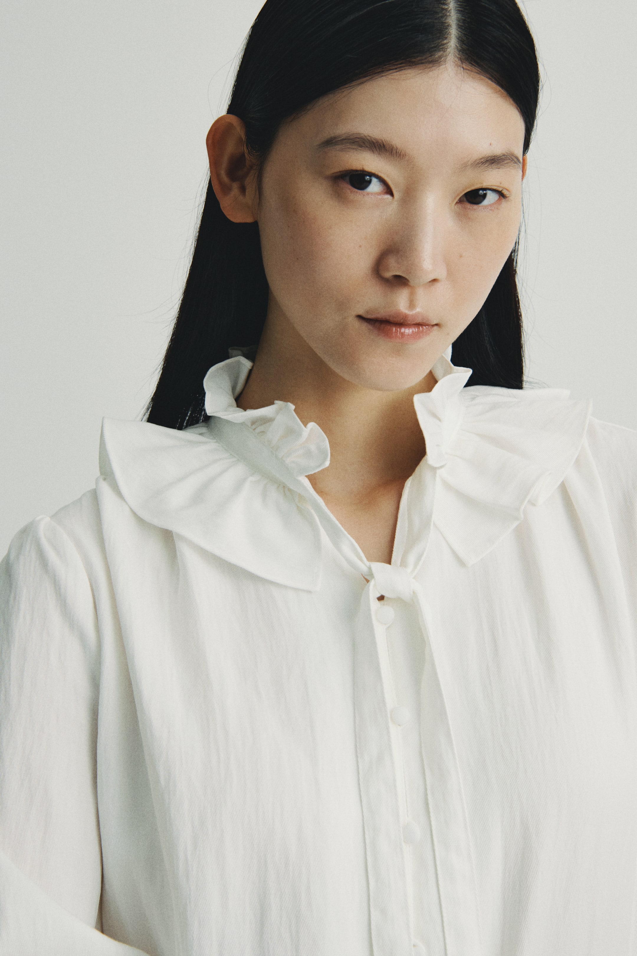 拡大画像を表示: フリルカラーブラウス - ホワイト - レディース | H&M JP 4