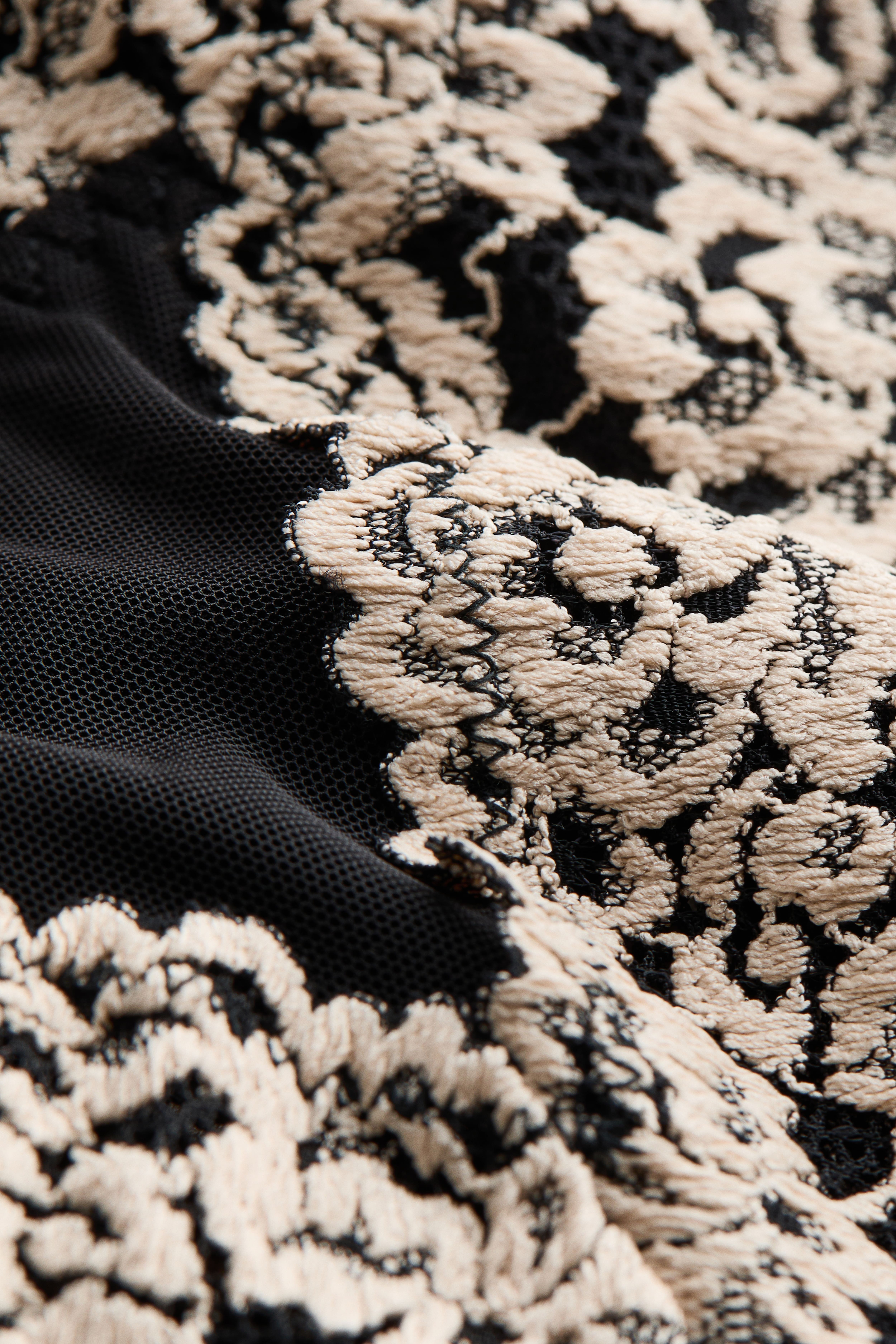 Maillot en dentelle à bonnets coussinés