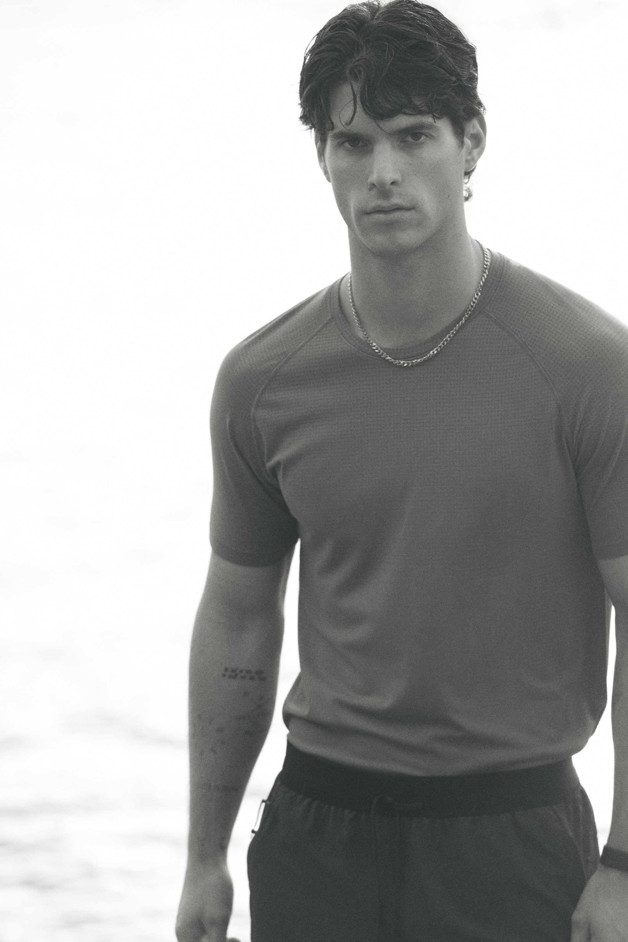 הצגת תמונה גדולה יותר: טישירט ספורט DryMove™‎ Muscle Fit‎ - ורוד כהה - Men | H&M IL 2