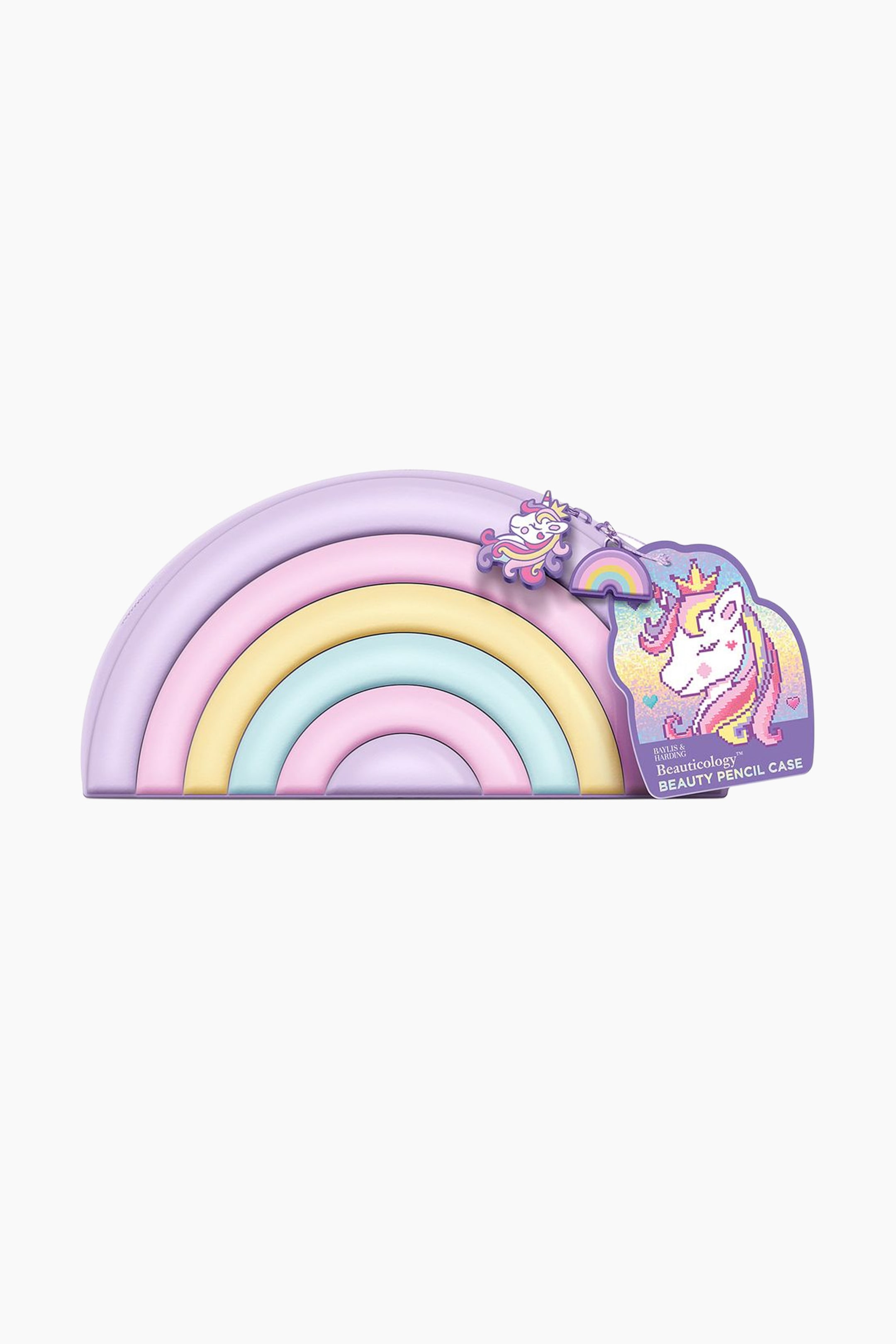 Visa större bild: Vänd framåt visar Rainbow Pencil Case en halvcirkelformad, välvd design bestående av lager av pastellfärgade band i lila, rosa, gult, ljusblått och rosa. En liten enhörningsberlock och en regnbågsberlock hänger från dragkedjan, tillsammans med en lila produktetikett som visar en pixlad enhörningsillustration och texten "Beauticology Beauty Pencil Case."