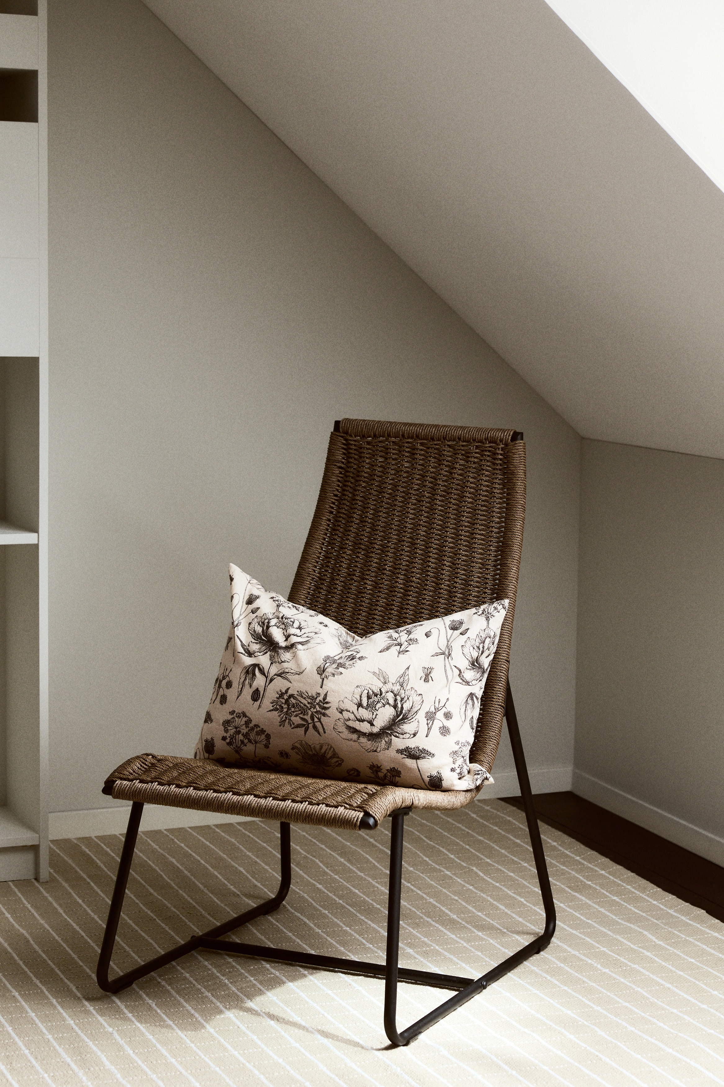 Linen-Blend Cushion Cover - Light beige/black floral/Light beige/floral