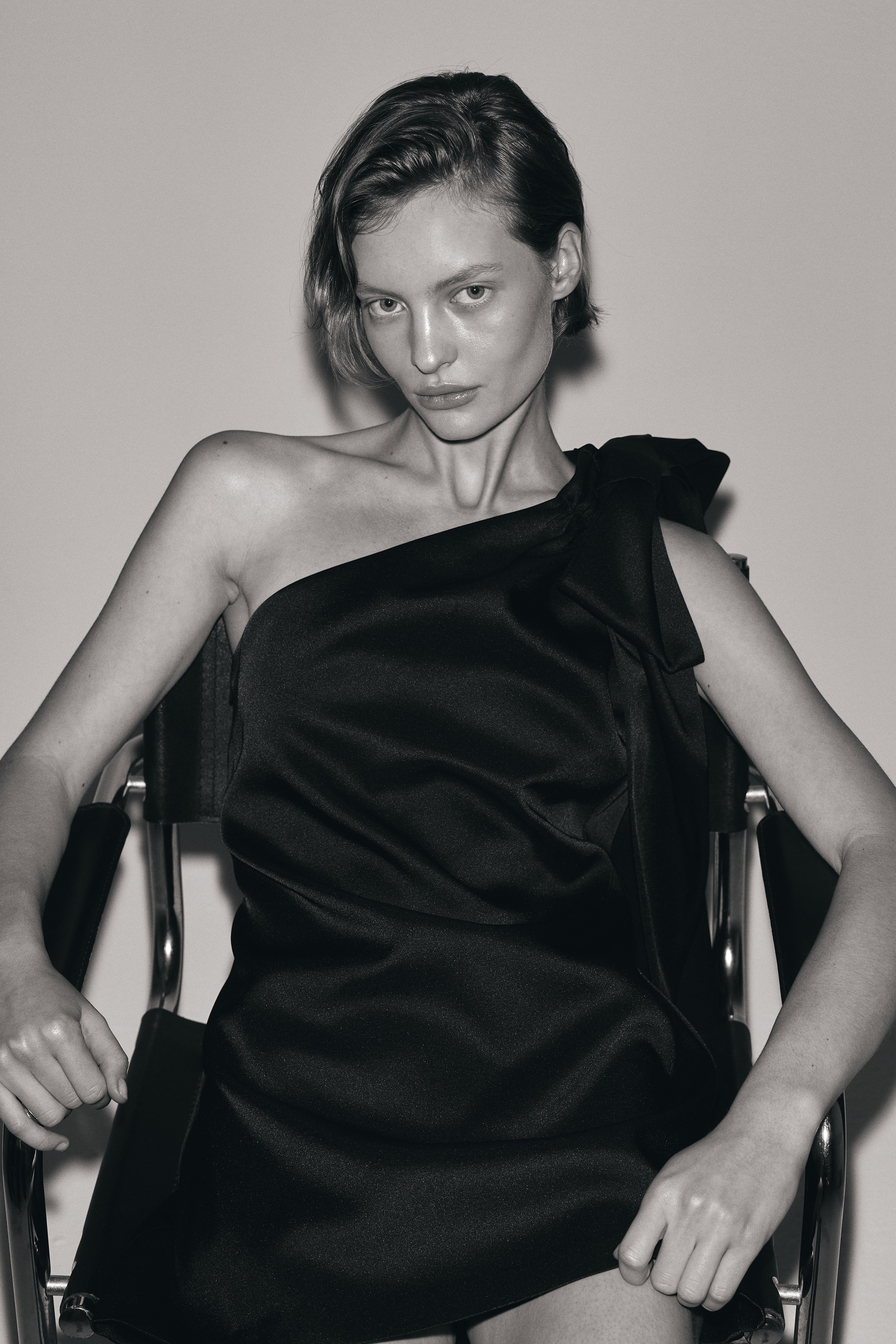 One-Shoulder-Kleid mit Schleife - Schwarz/Hellrosa/Rot