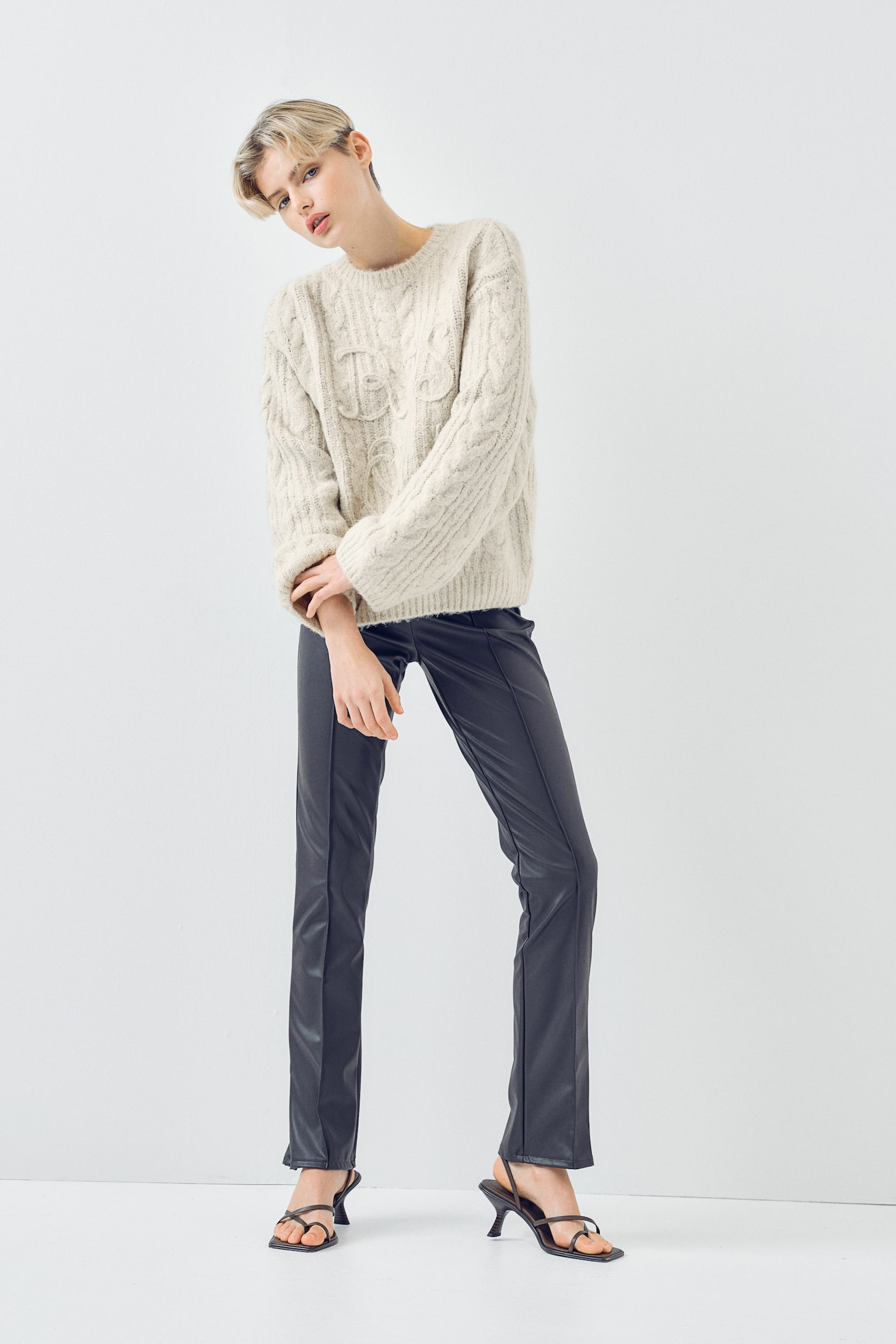 Embroidered cable-knit jumper - Light beige - 3