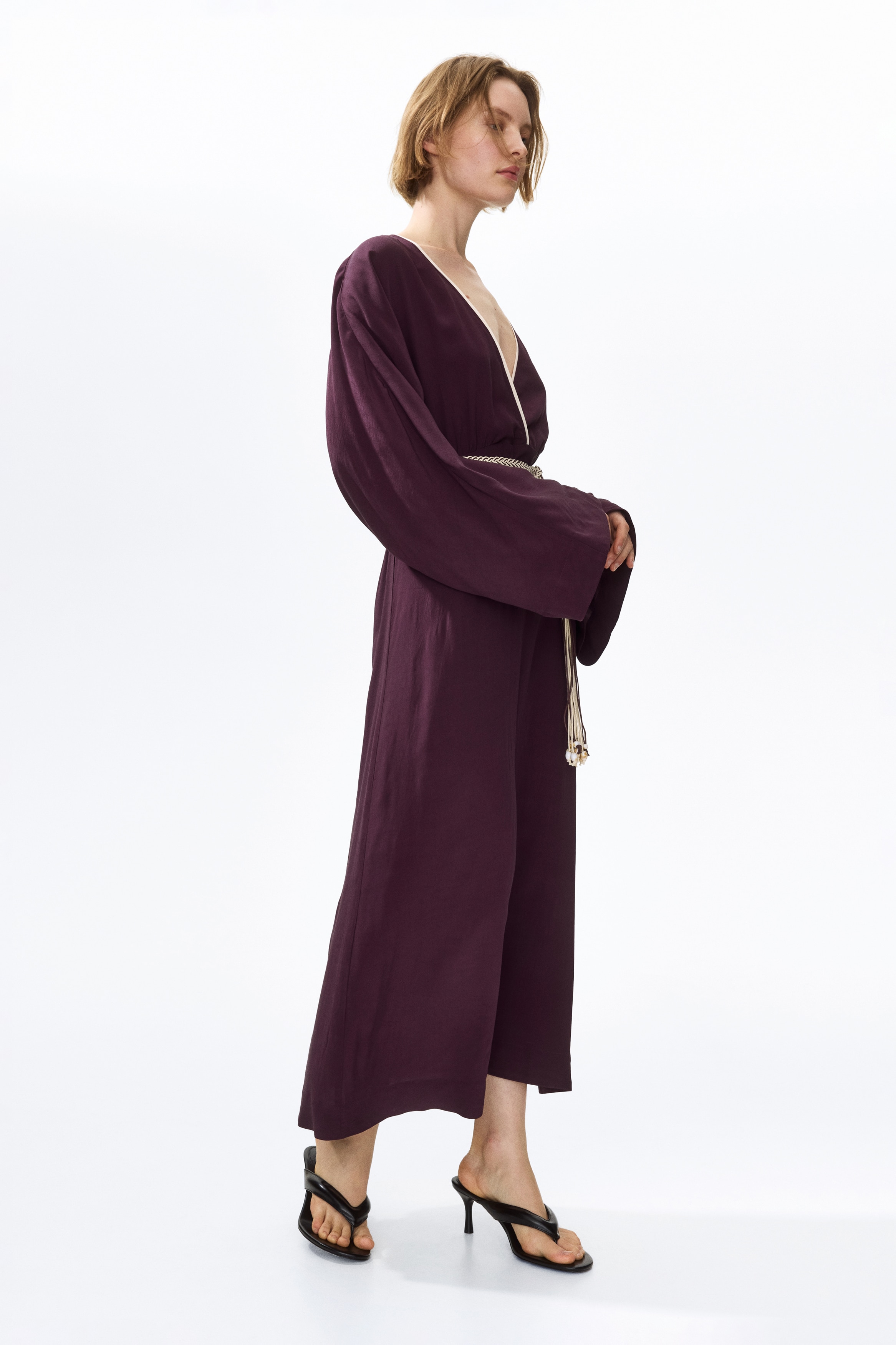Jurk van viscose met striklintModel