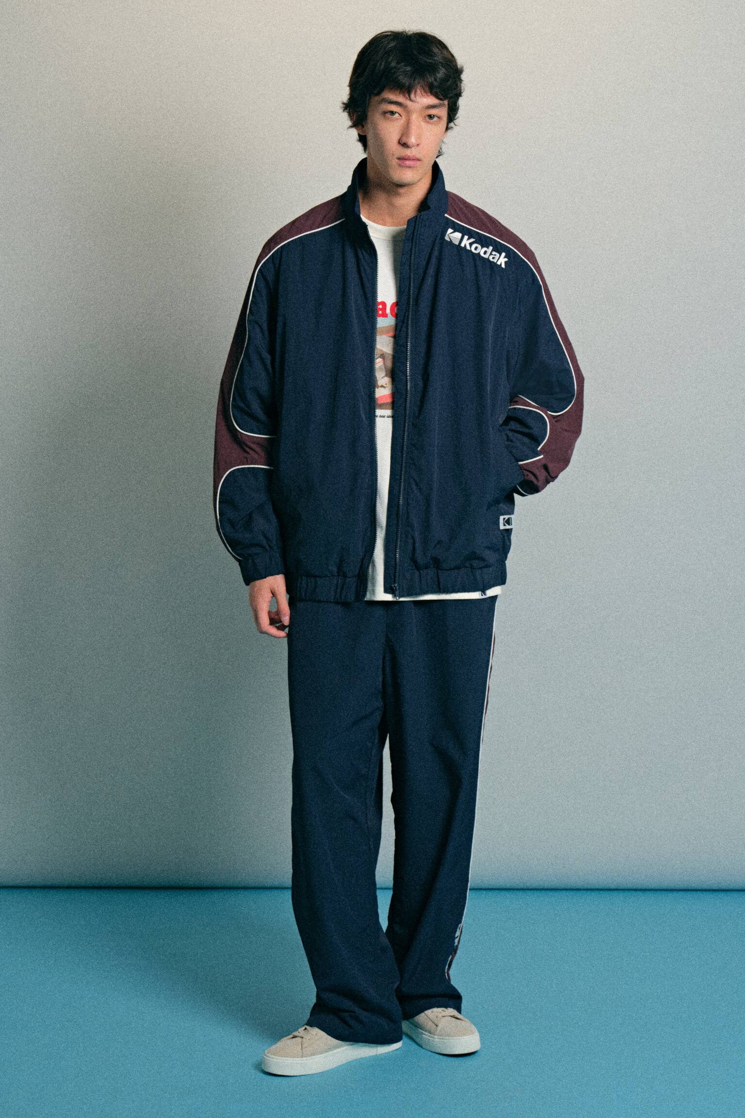 Áo khoác tập vải nylon có hoạ tiết in - Màu xanh dương đậm/Kodak - 4