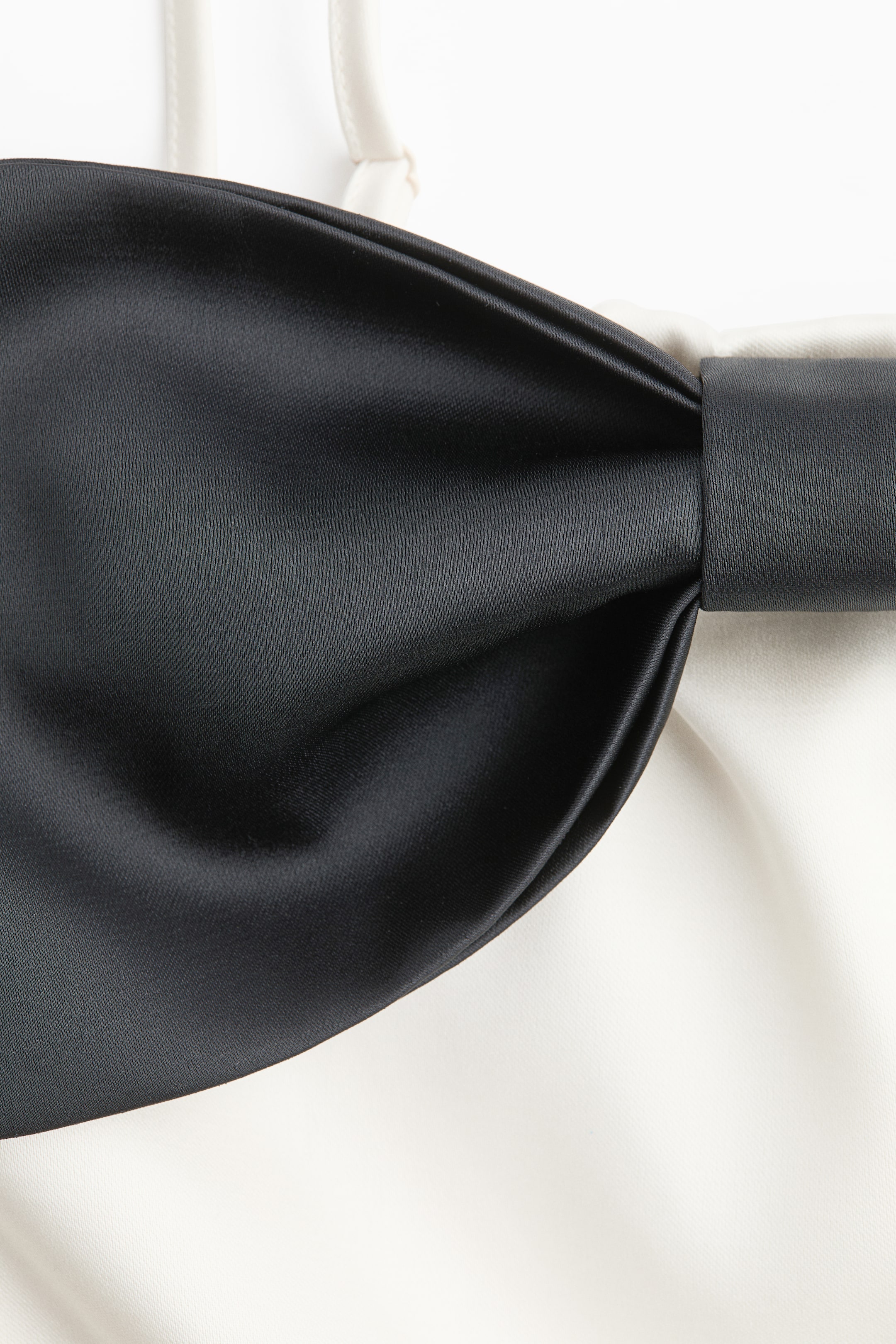 Näytä suurempi kuva: Rusettikoristeinen bandeau-mekko - Valkoinen - NAISET | H&M FI 7