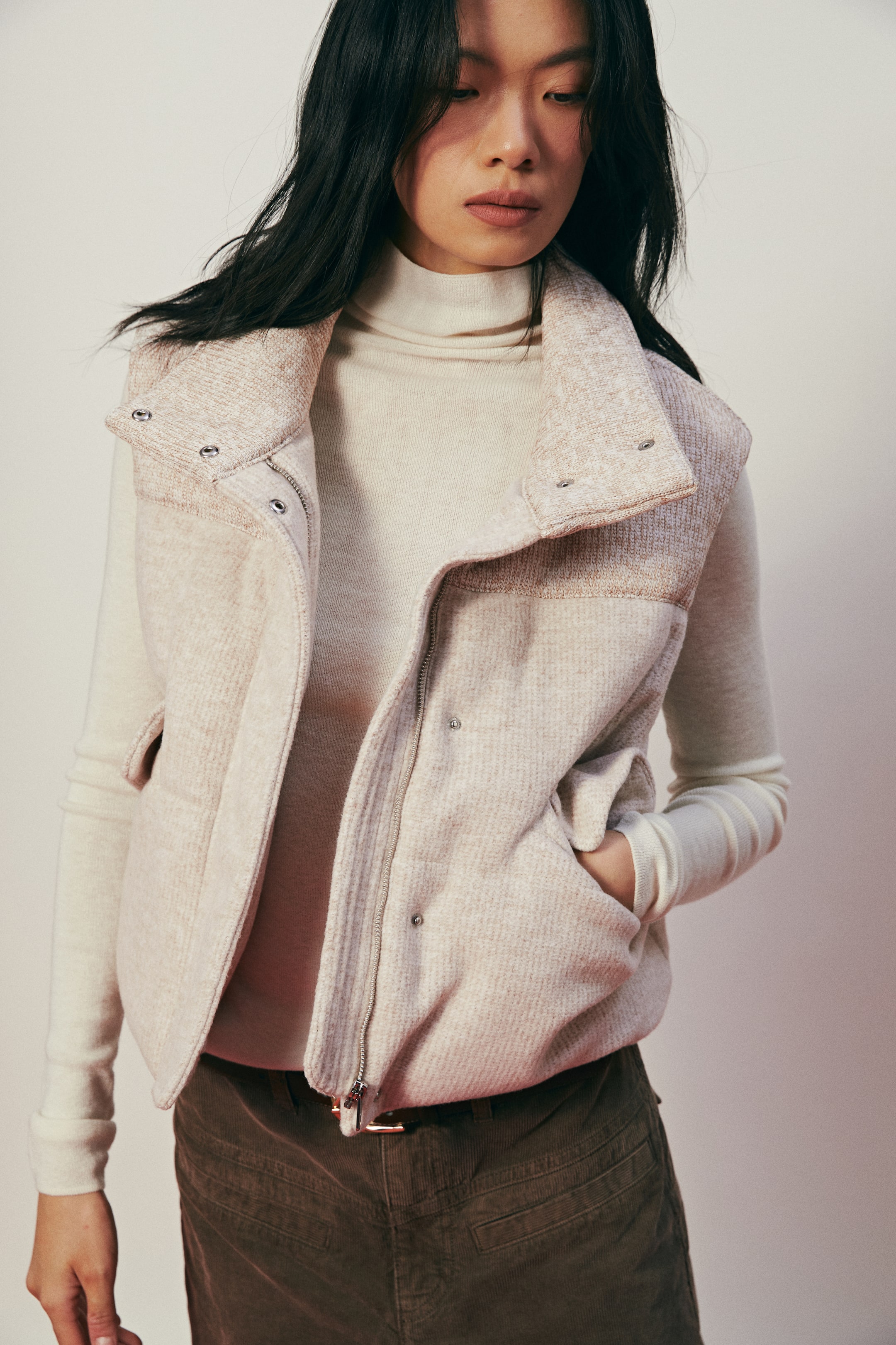 拡大画像を表示: ニットパファーベスト - ライトベージュ - レディース | H&M JP 3