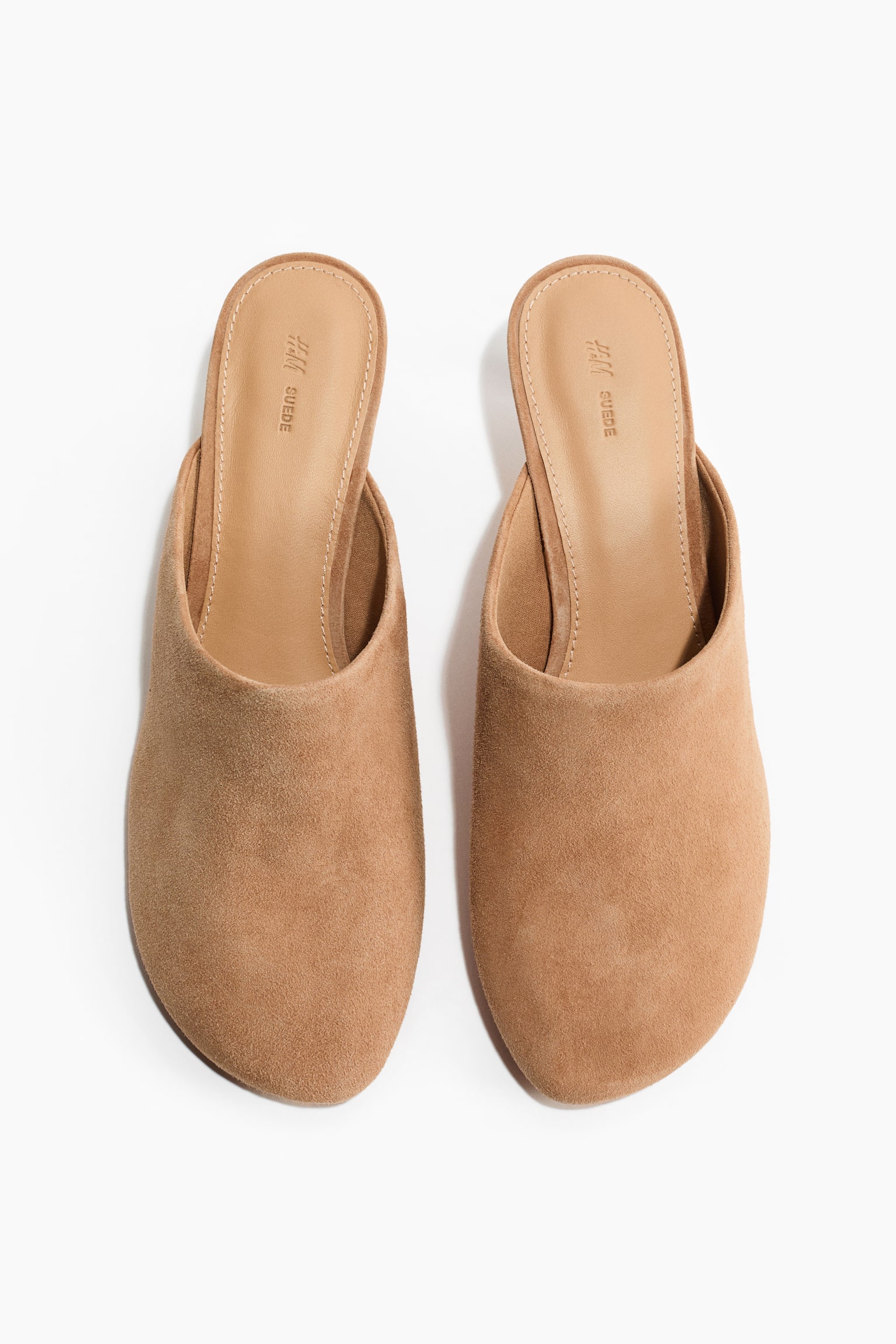 Slip-ons i læder med kittenhæl - Mørk beige - 2
