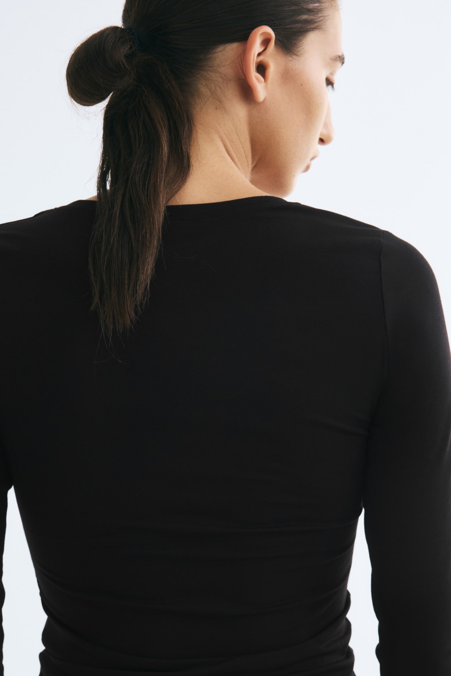 Женский топ H&M V-Neck Viscose Top, цвет: Чёрный — фото 4