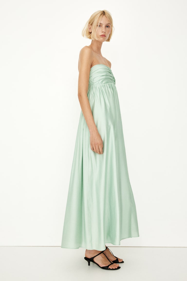 Vestido bandeau plisado