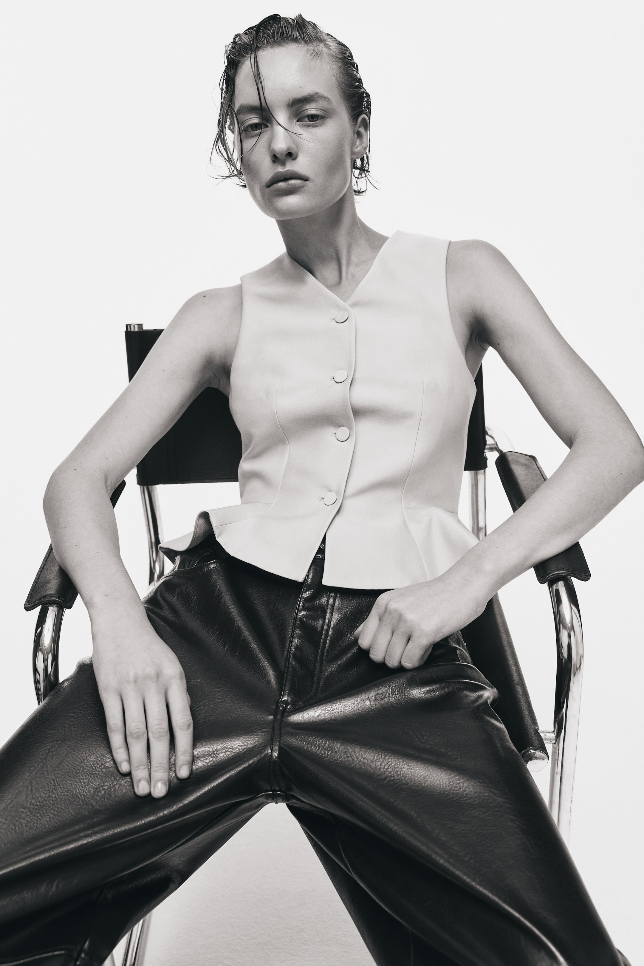 Ver imagen más grande: V-neck peplum waistcoat - Beige claro | H&M ES 3