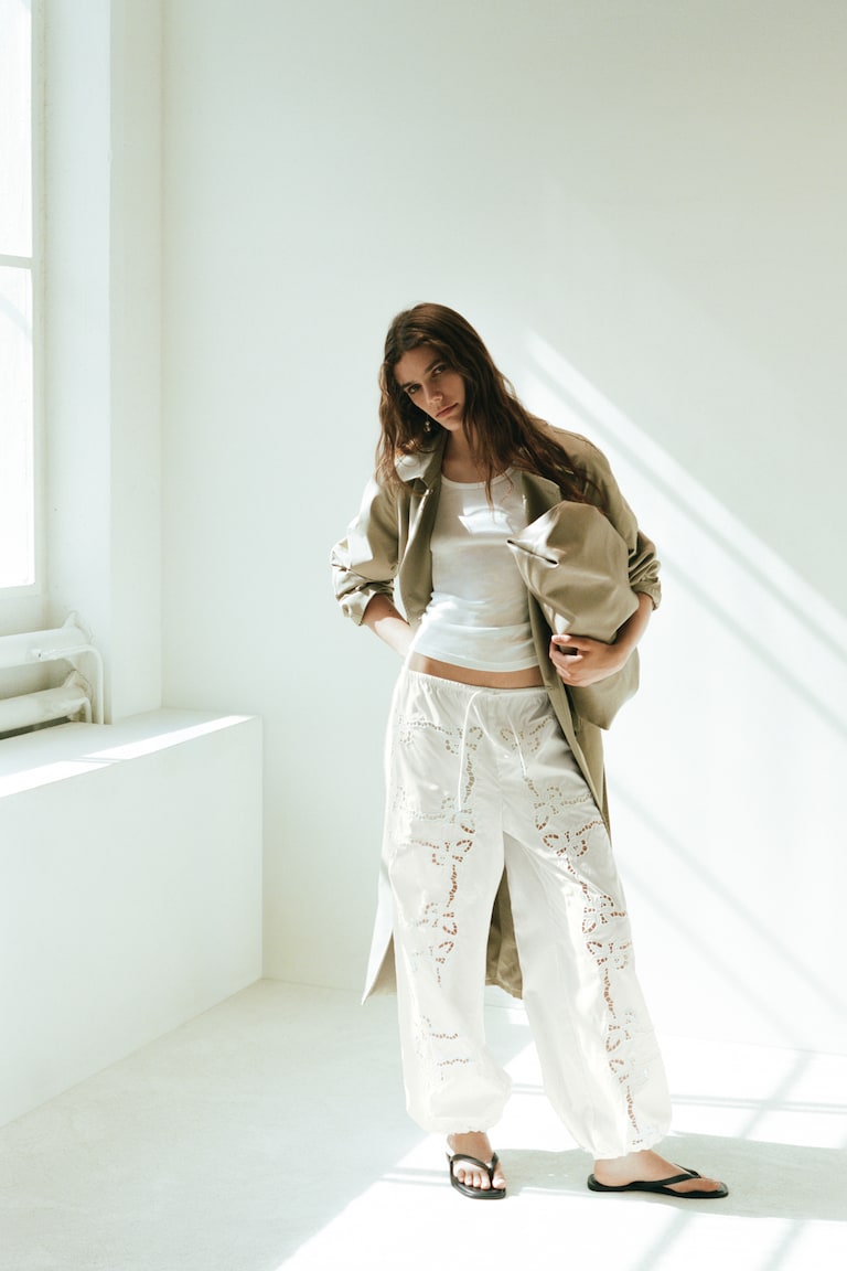 Pantalone balon kroja s engleskim vezom