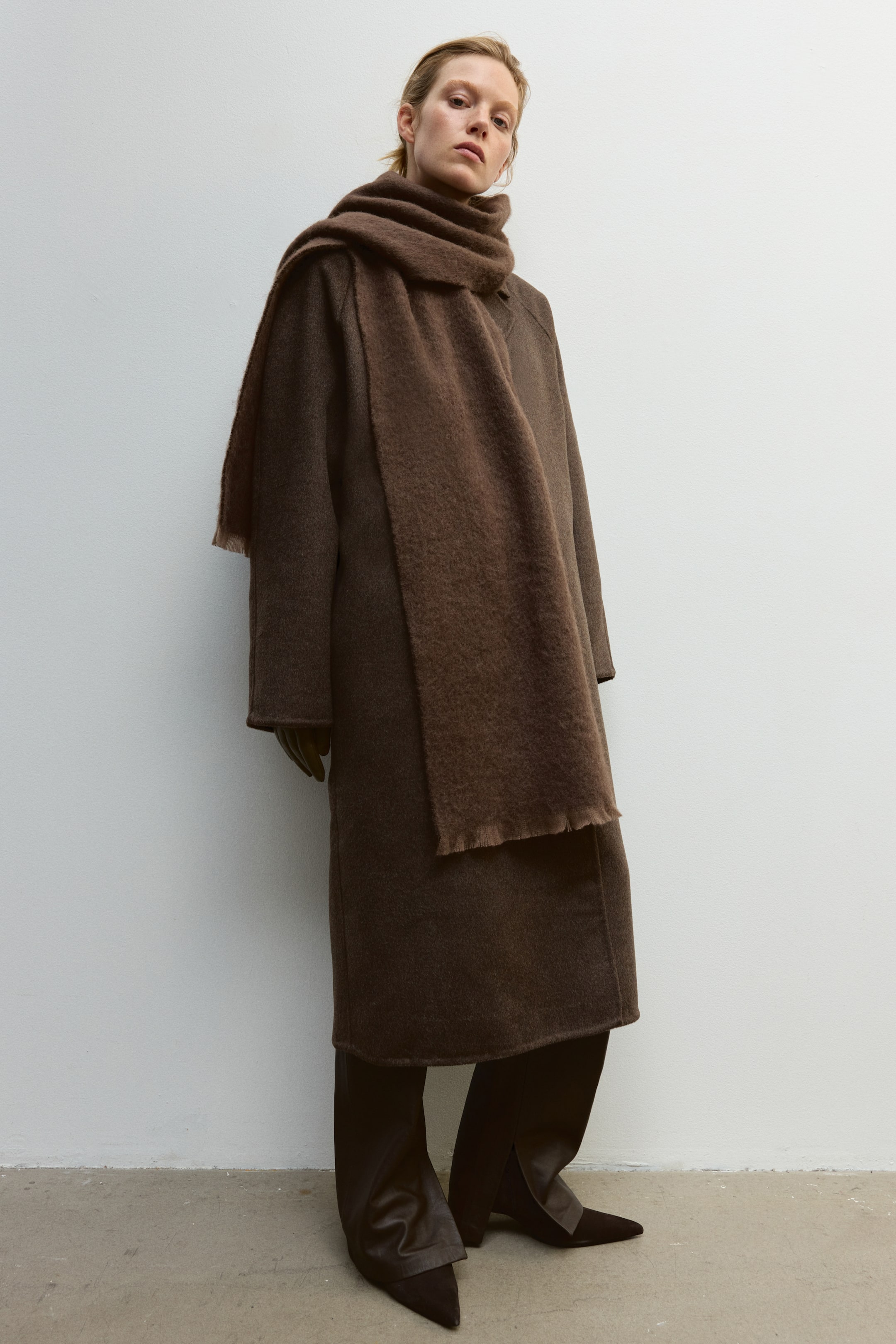 View larger image: Wide scarf - Dark brown - Ladies | H&M 1
