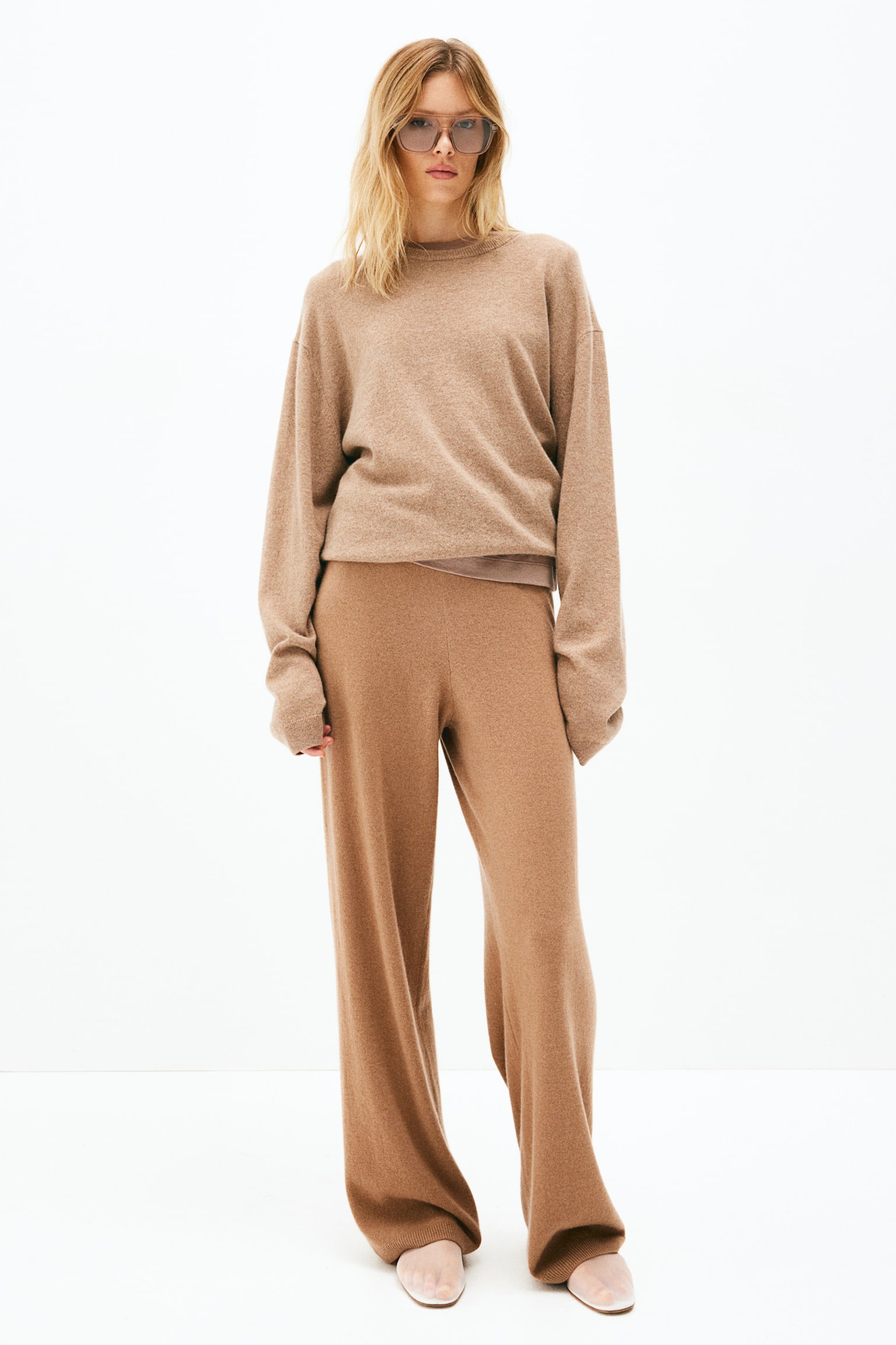 Fine-knit cashmere trousers - Dark beige/Black - 1