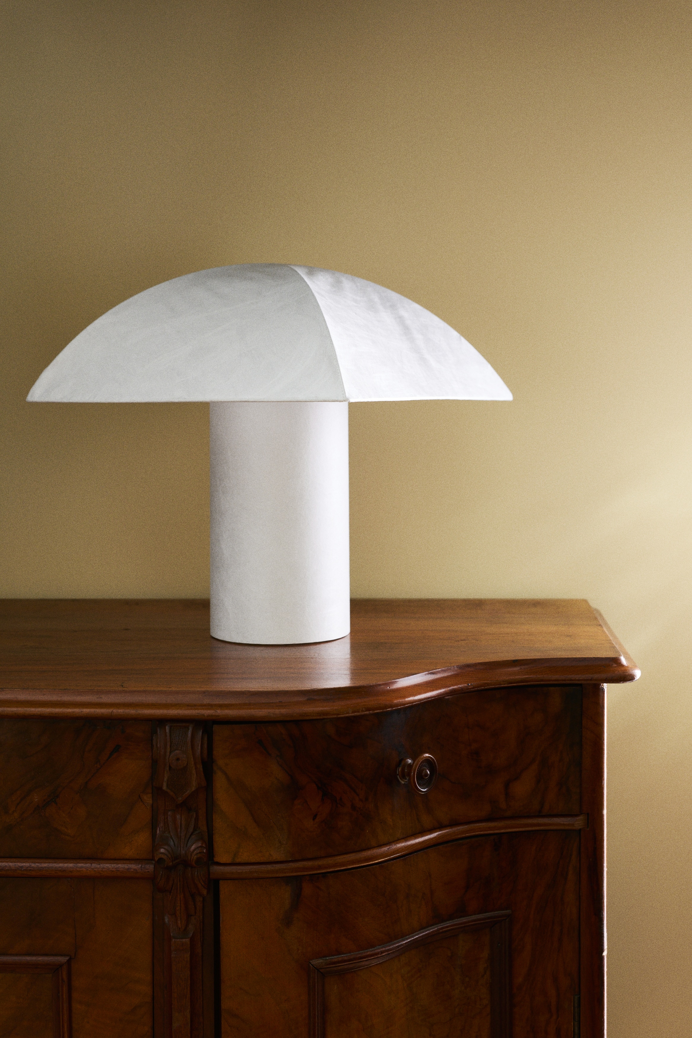 Umbrella-inspired table lamp - White