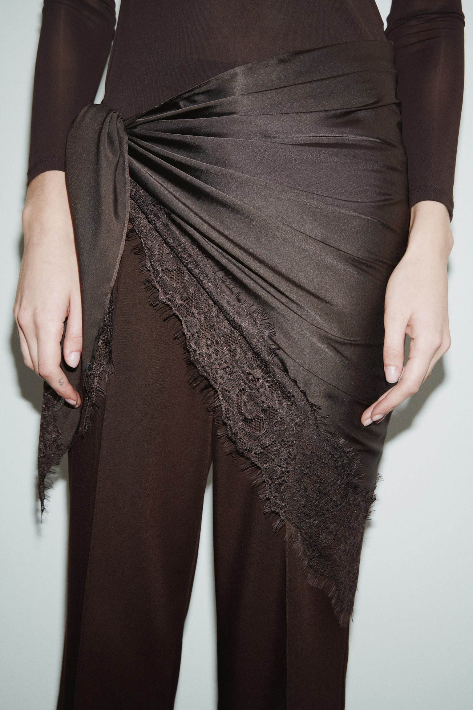 Lace-trimmed triangle scarf - Dark brown/Black - 6