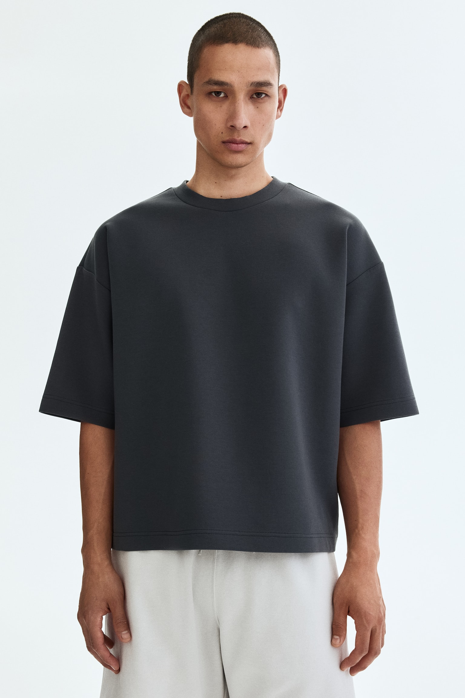 טישירט מבד סקובה Oversized Fit - אפור כהה/שחור/קרם/חום - 1