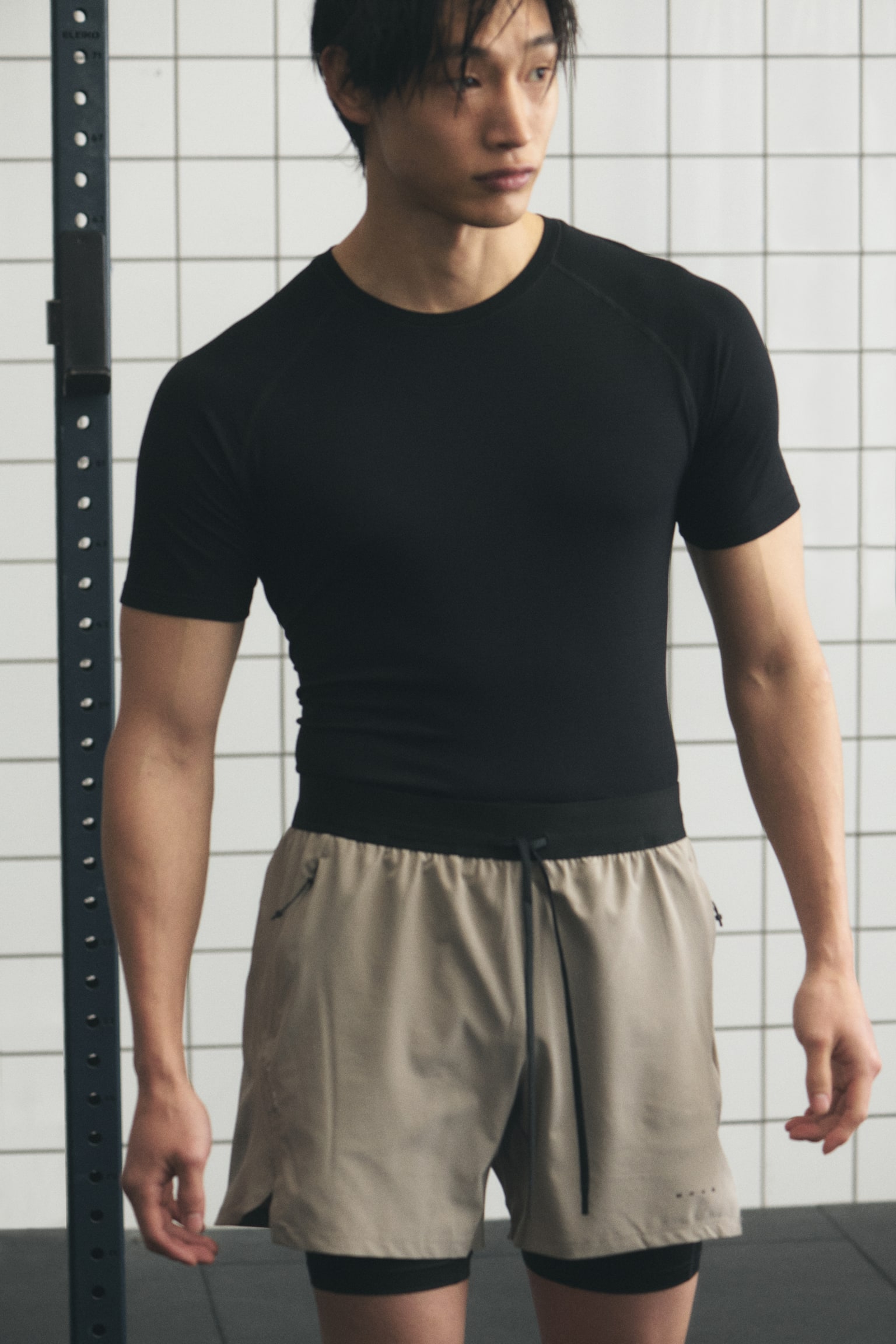 Playera deportiva Muscle Fit con DryMove™ - Negro/Café oscuro - 2