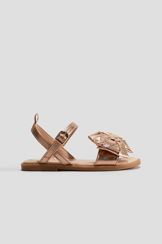 Sandalen mit Metallic-Glanz - Bronze - 1
