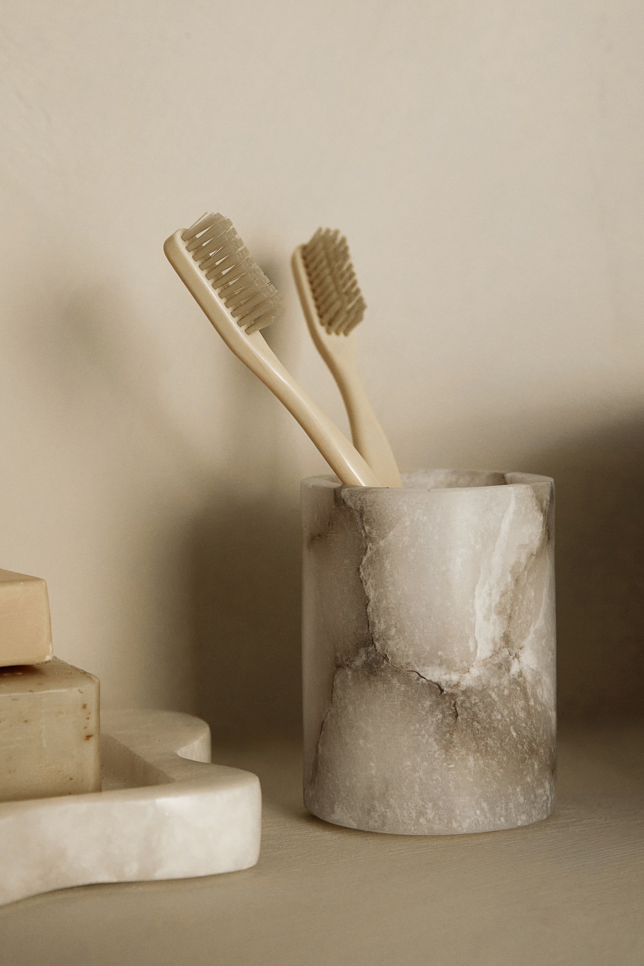 Alabaster Toothbrush Mug