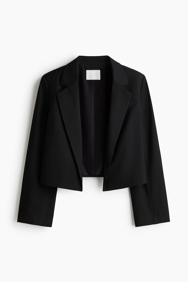 Îνα μαÏÏο cropped blazer ÏαÏοÏ
ÏιάζεÏαι αÏÏ Î¼ÏÏοÏÏά, αναδεικνÏονÏÎ±Ï ÏÎÏα με εγκοÏή, δομημÎνοÏ
Ï ÏμοÏ
Ï ÎºÎ±Î¹ μακÏιά μανίκια. Το blazer κÏÎμεÏαι ανοιÏÏÏ, ÏÏÏÎ¯Ï Î¿ÏαÏά κοÏ
μÏÏμαÏα, αÏοκαλÏÏÏονÏÎ±Ï ÏκοÏÏα εÏÏÏεÏική εÏÎνδÏ
Ïη με λεÏ
κή οÏθογÏνια εÏικÎÏα. - 1