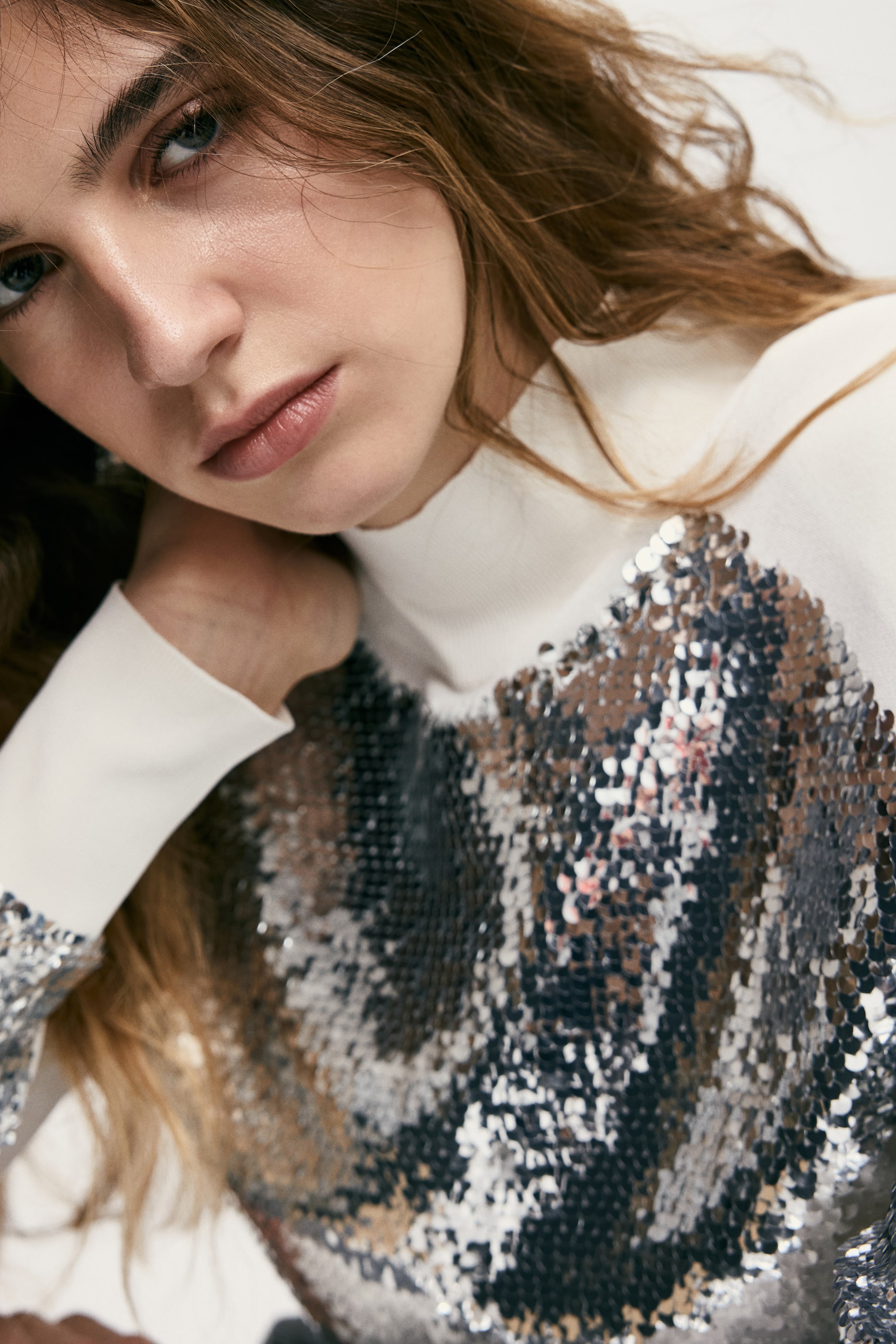 이미지 확대 보기: 숄더 패드 시퀸 탑 - 크림/실버 컬러 - 여성 | H&M KR 3