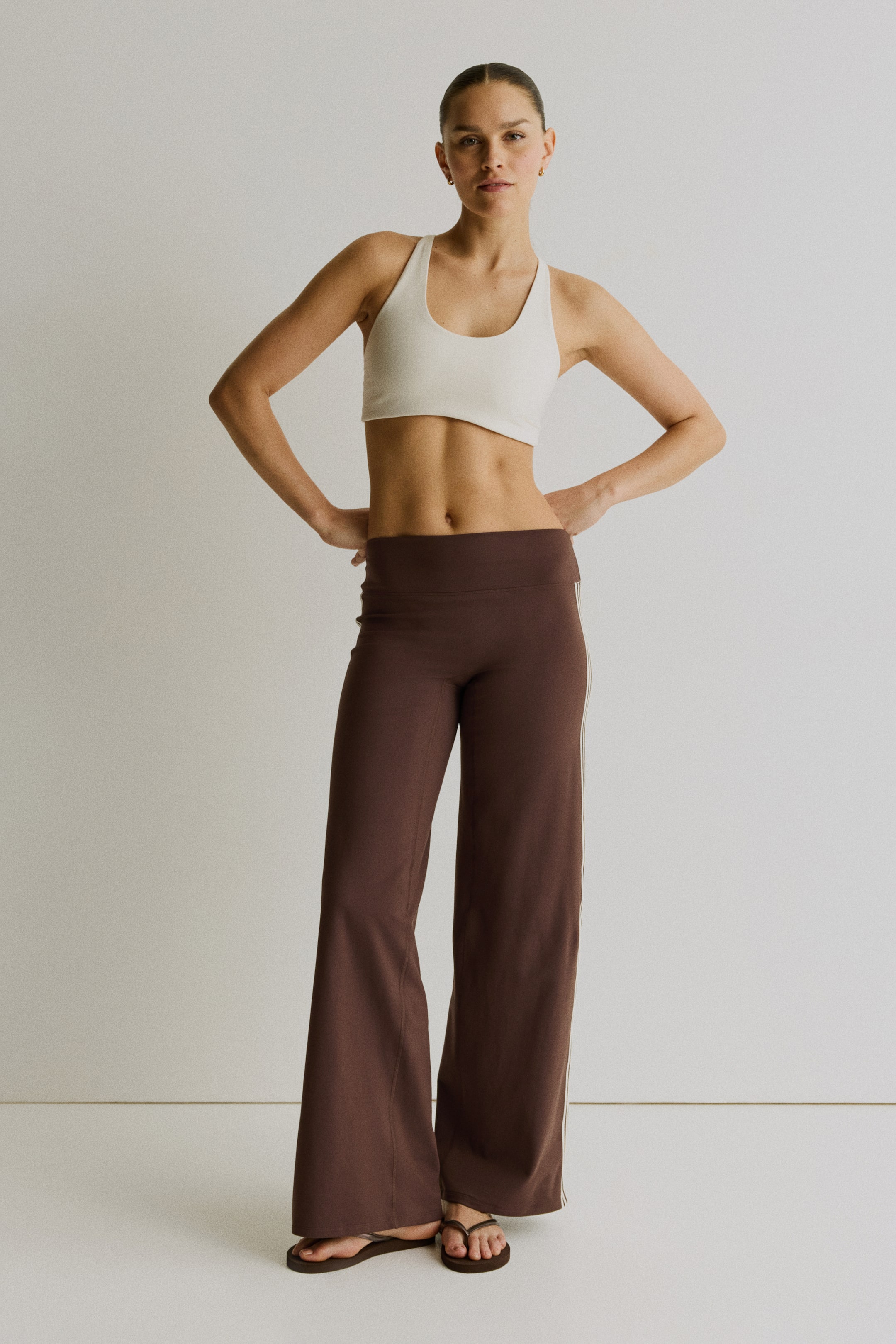 Wide-Leg Sports Leggings with SoftMove™