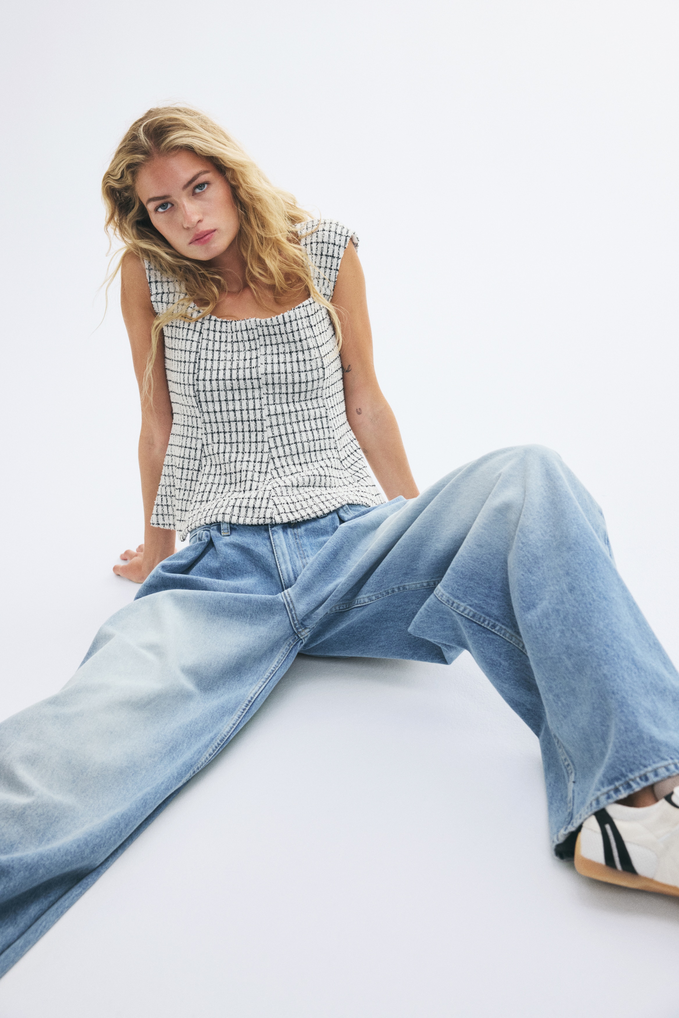 Top strutturato con peplumModal