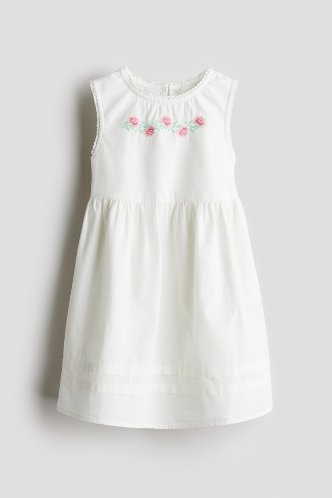 Popelinekleid mit Stickereien - Weiß/Blumen - 1
