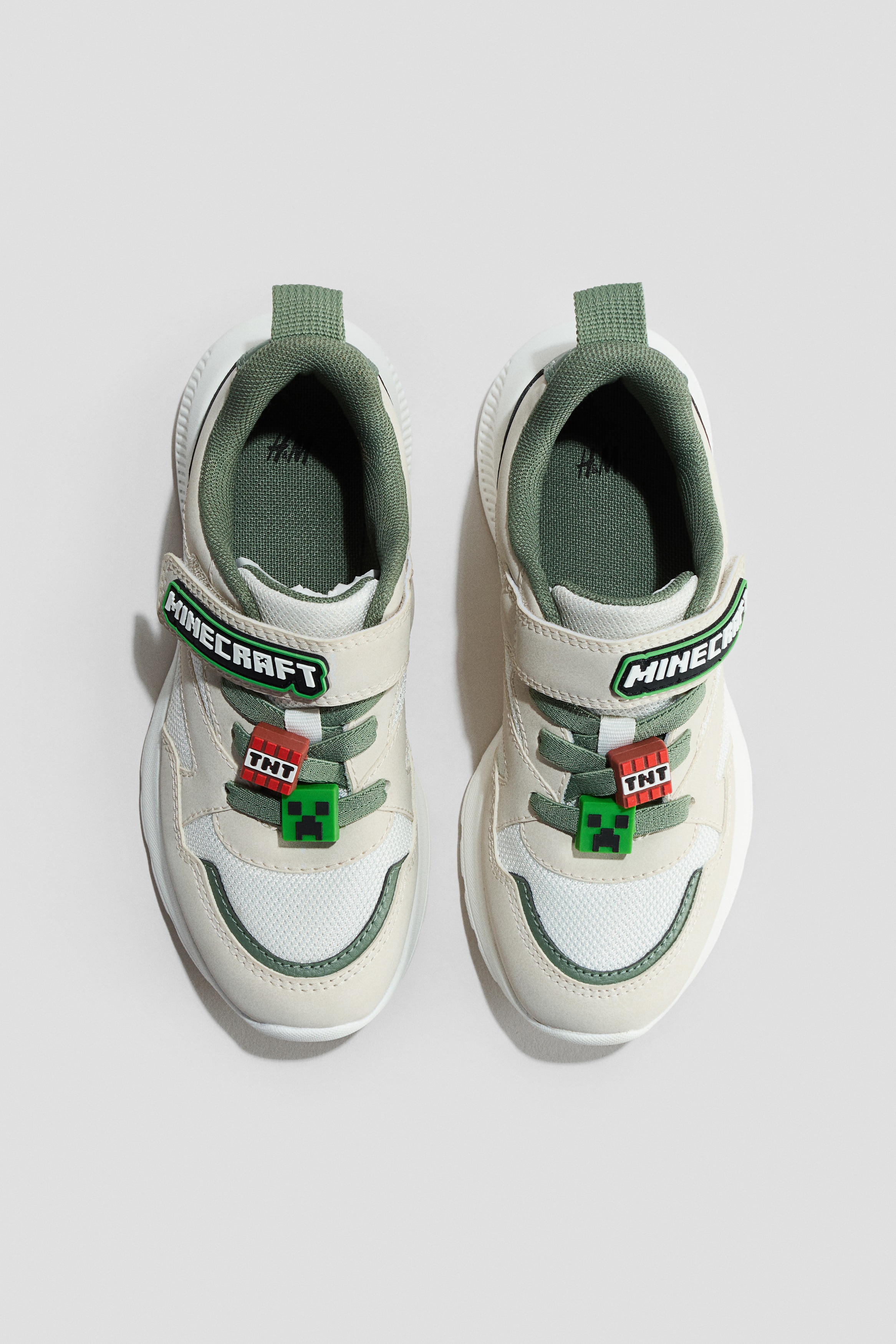 Sneakers med tryckModell