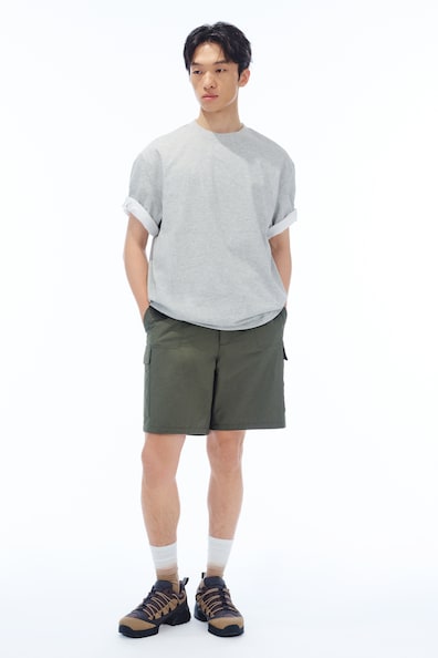 ルーズフィットTシャツ