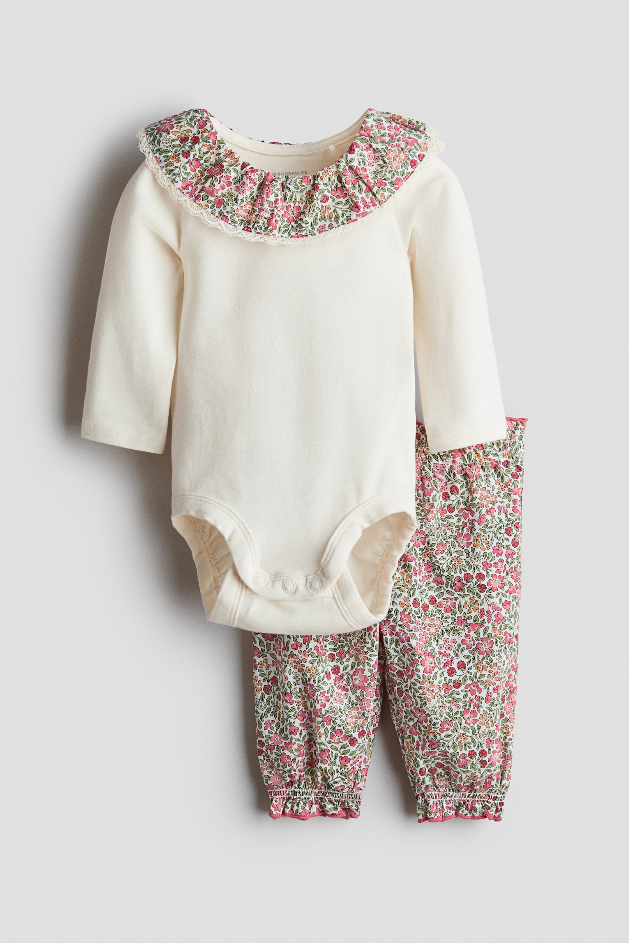 View larger image: 2-piece cotton bodysuit and trousers set - White/Floral - Kids | H&M 1
