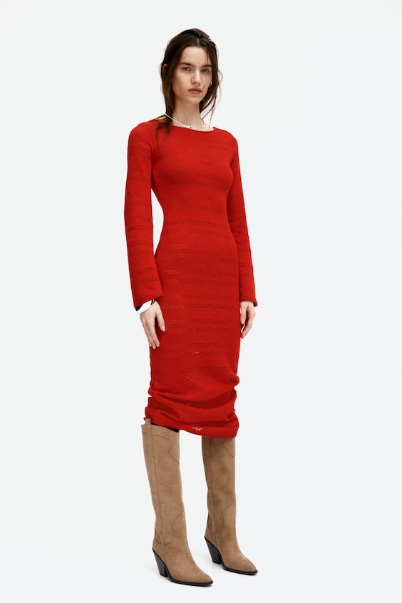 Hålstickad klänning med snörning