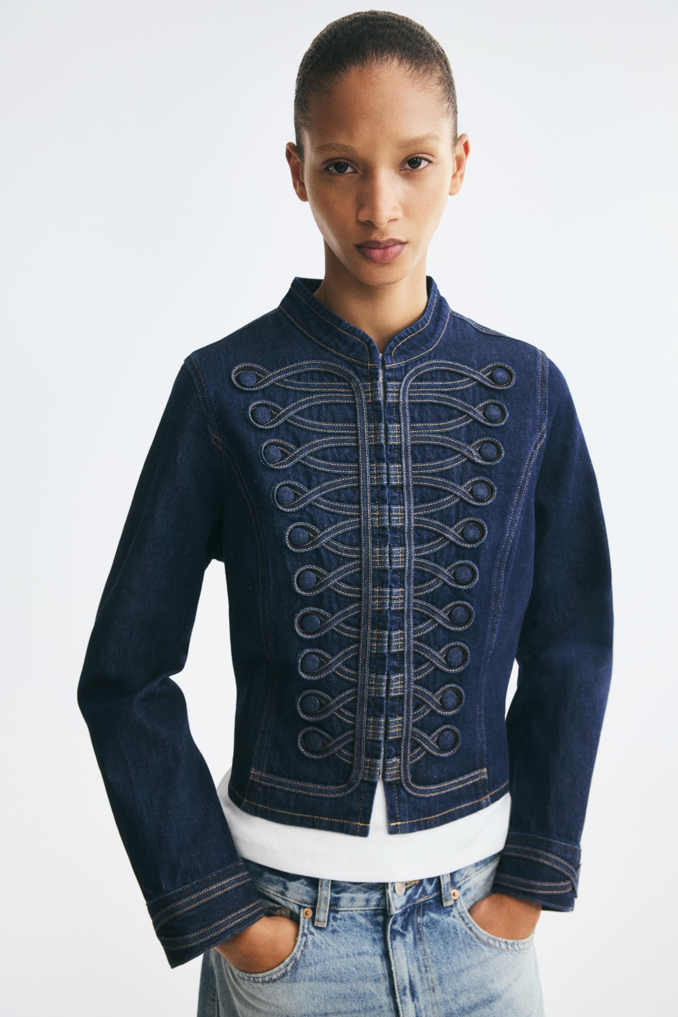 Женские куртки H&M Button-Tab Denim Jacket — фото 3