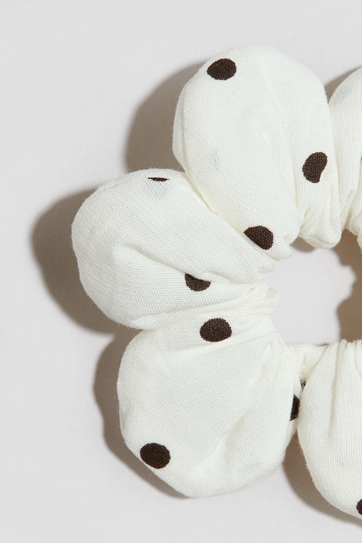 Детские аксессуары для волос H&M Flower-Shaped Scrunchie, цвет: Кремовый / В горошек — фото 2