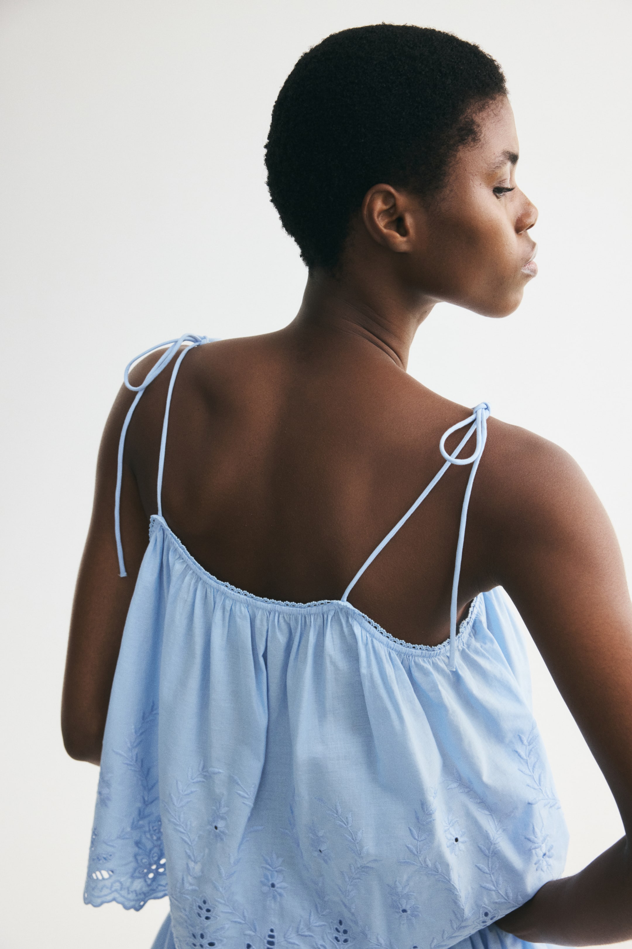 Женские топы H&M Eyelet-Embroidered Top with Tie Shoulder Straps — фото 3