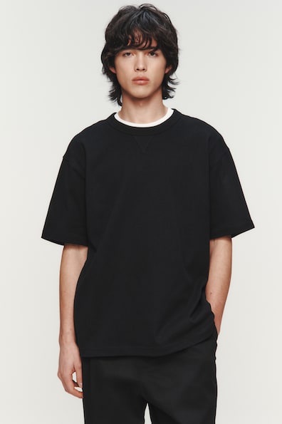 ルーズフィットTシャツ