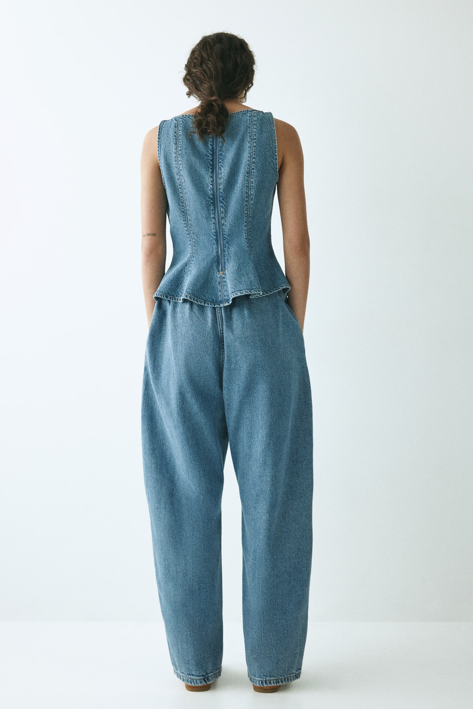 מכנסי ג'ינס בגזרת Barrel - כחול ג'ינס - 4