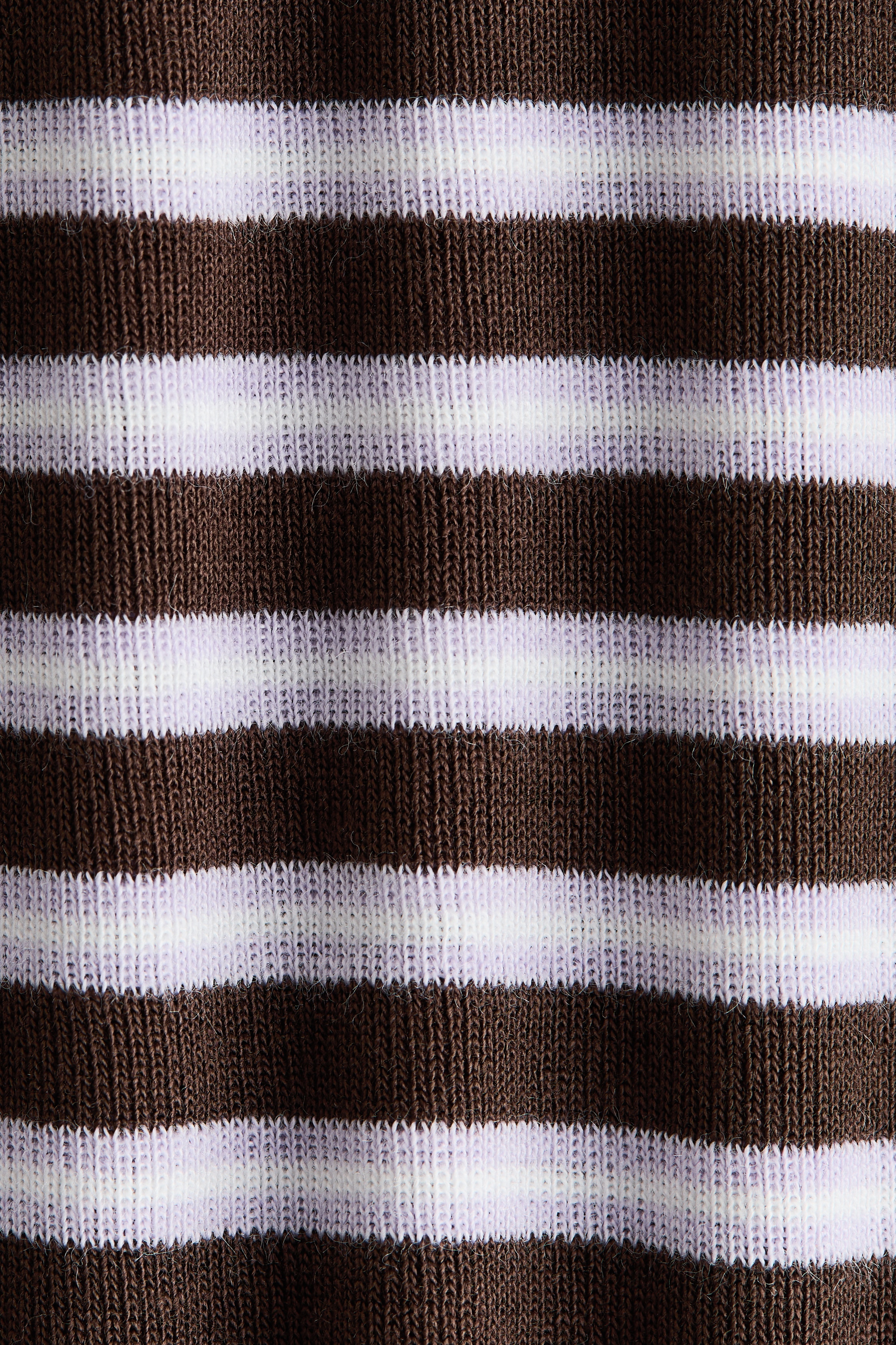 Fitted Contrasting-Trim T-Shirt - thumbnail 6