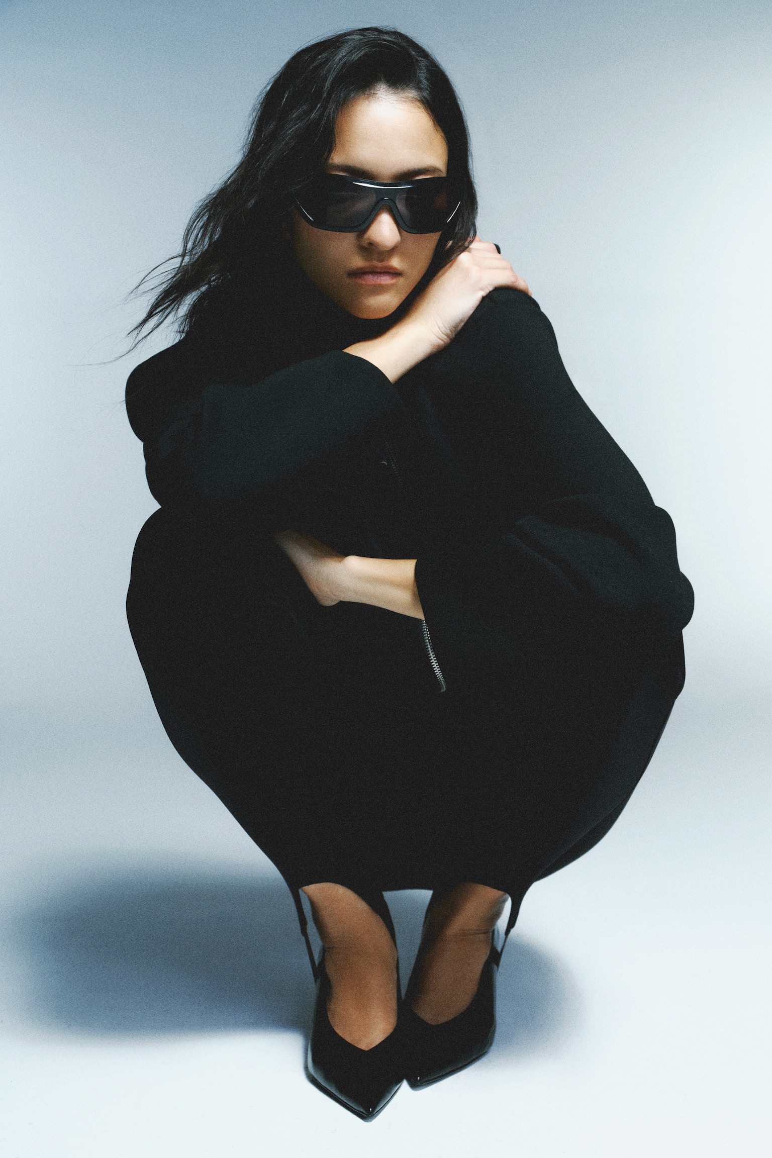 Legíny s pukmi vpredu a remienkami na pätu - Čierna - 4