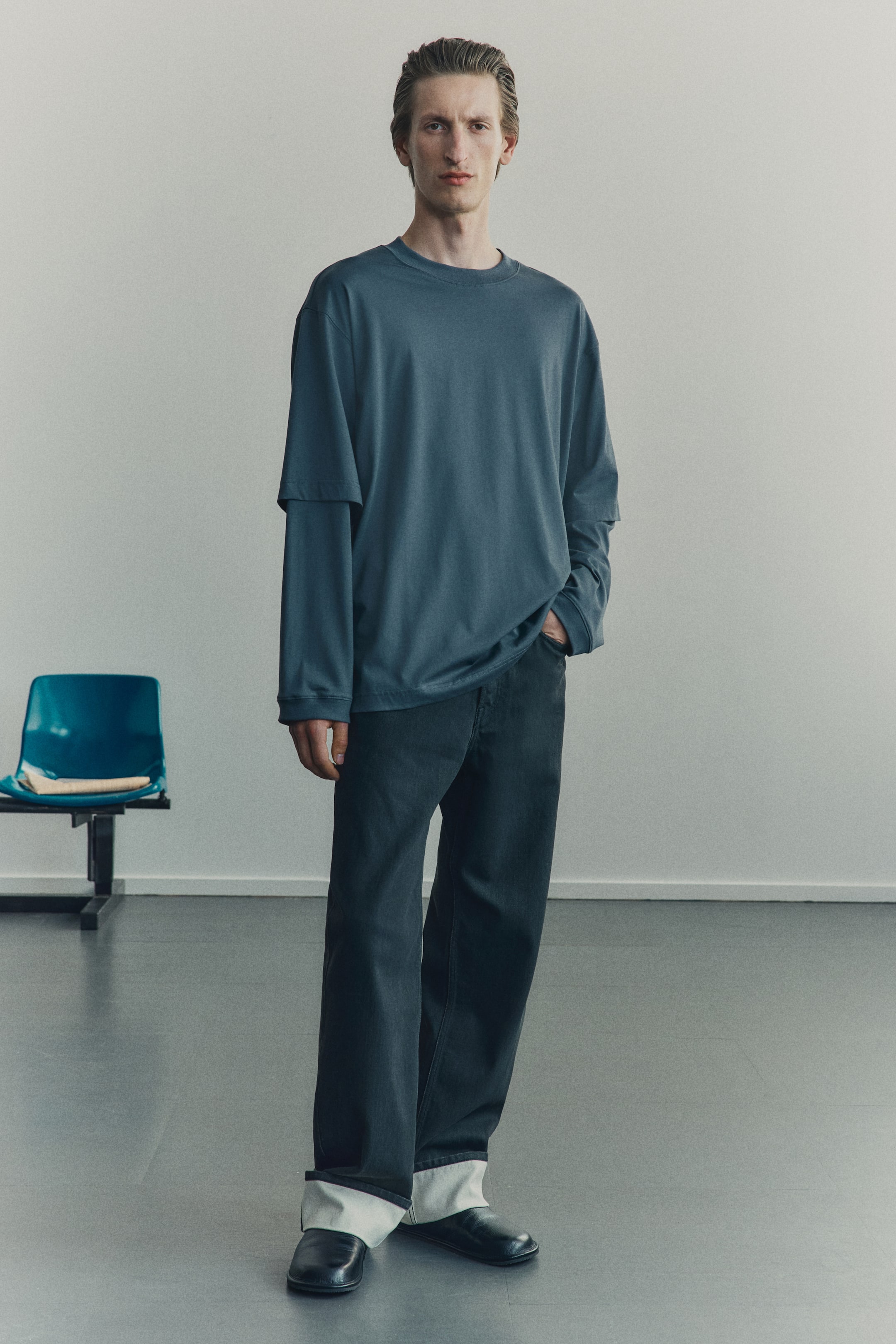 Agrandir l'image: T-shirt à effet superposé en coton pima - Gris foncé - HOMME | H&M CH 2