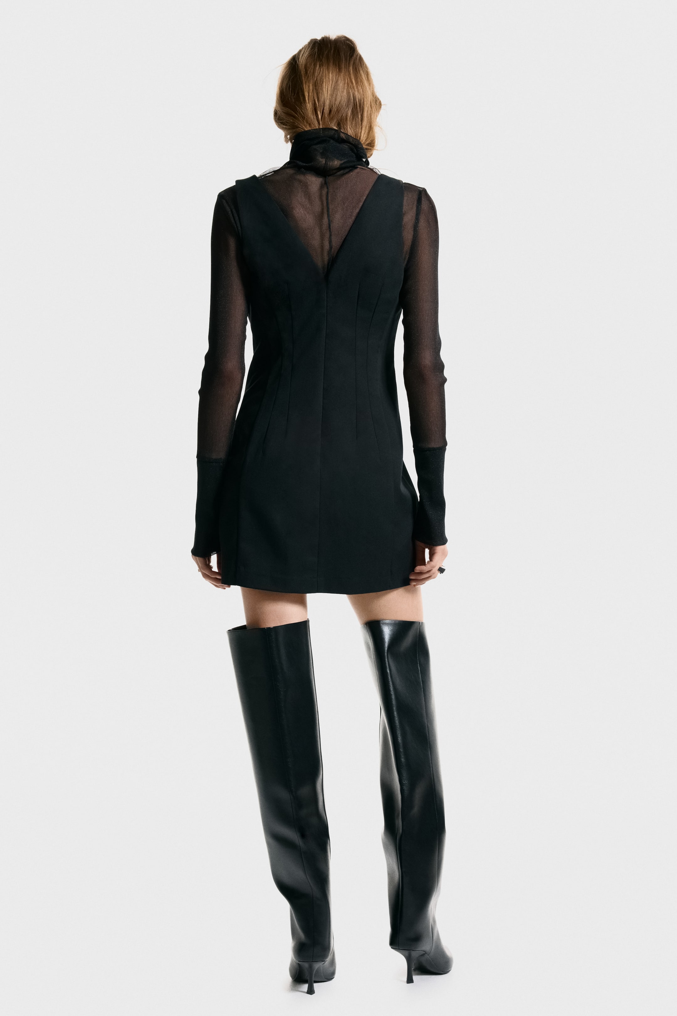 拡大画像を表示: Vネック ウエストシェイプワンピース - ブラック - レディース | H&M JP 4