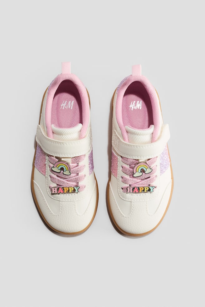 Sneakers - Blanc/pailleté/Crème/cerises/Rose clair/cœurs/Crème/fleuri/Blanc/cœurs/Beige/imprimé léopard/Bleu clair/nœuds - 1