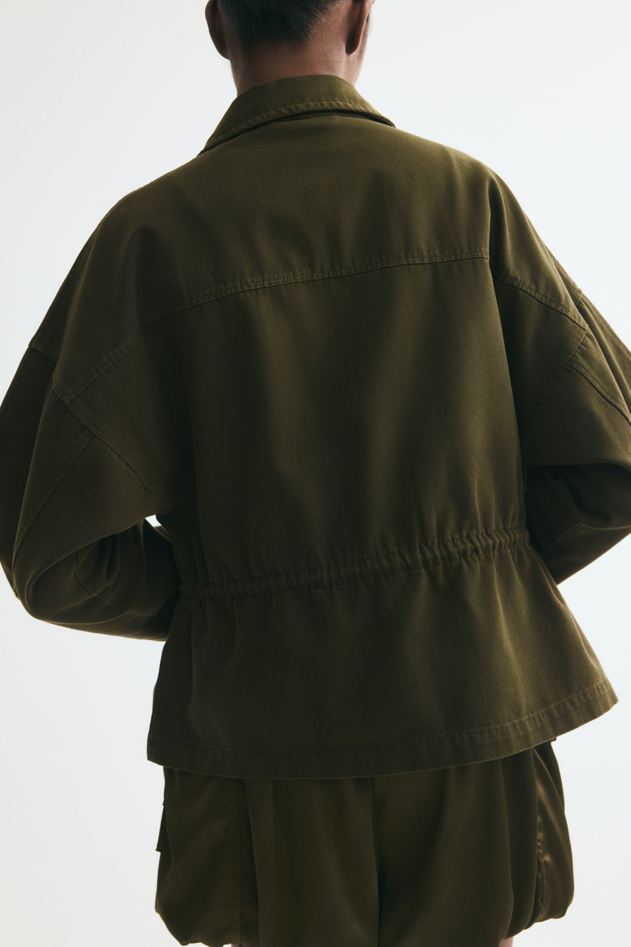 Женские куртки H&M Drawstring-Detail Utility Jacket — фото 5