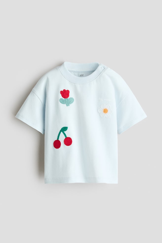 Camiseta de algodón con detalle bordado - Azul claro/Cerezas - 1