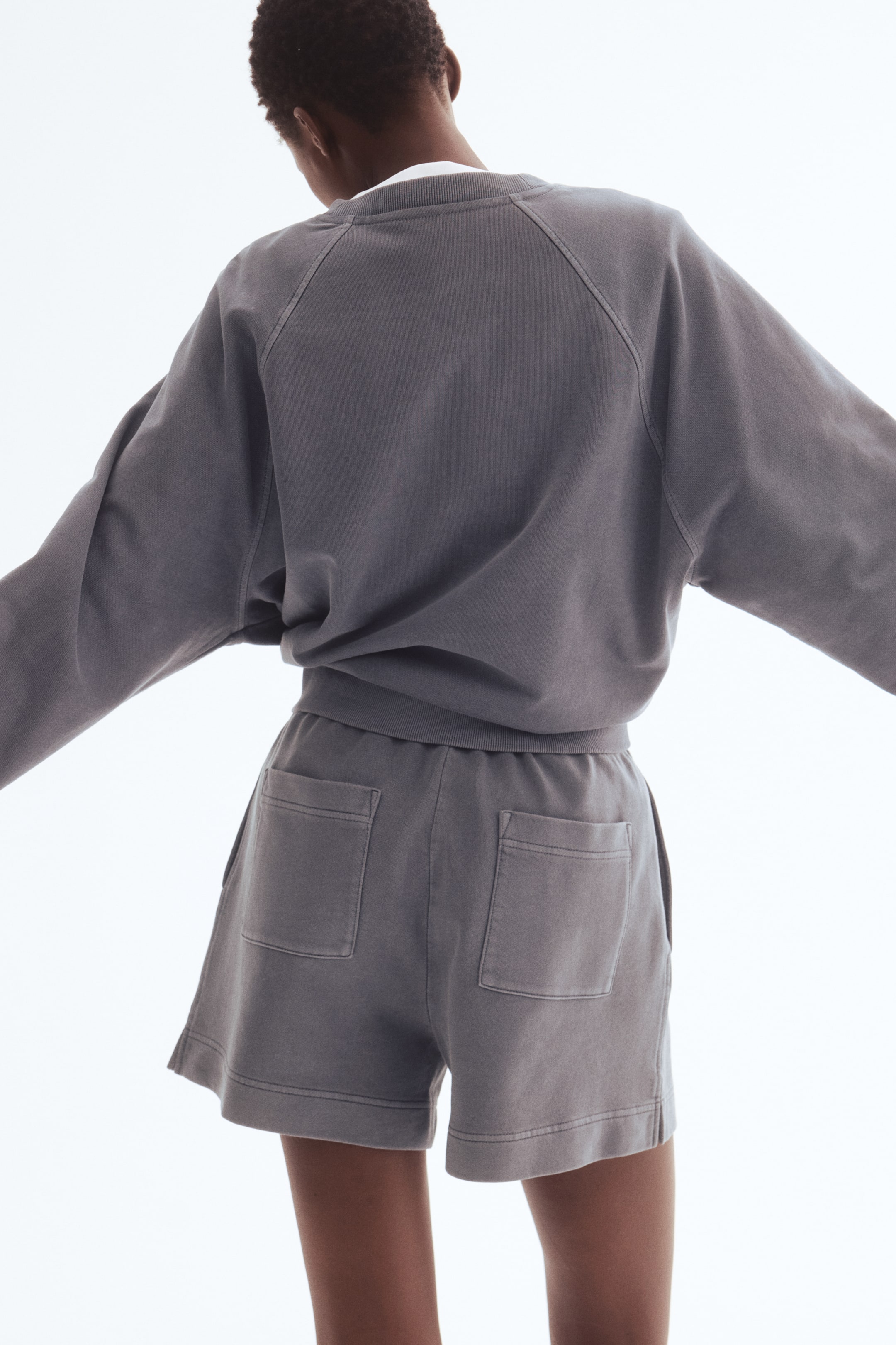 Xem ảnh lớn hơn: Quần đùi nỉ cotton giặt phai - Màu xanh dương-xám - Ladies | H&M VN 5