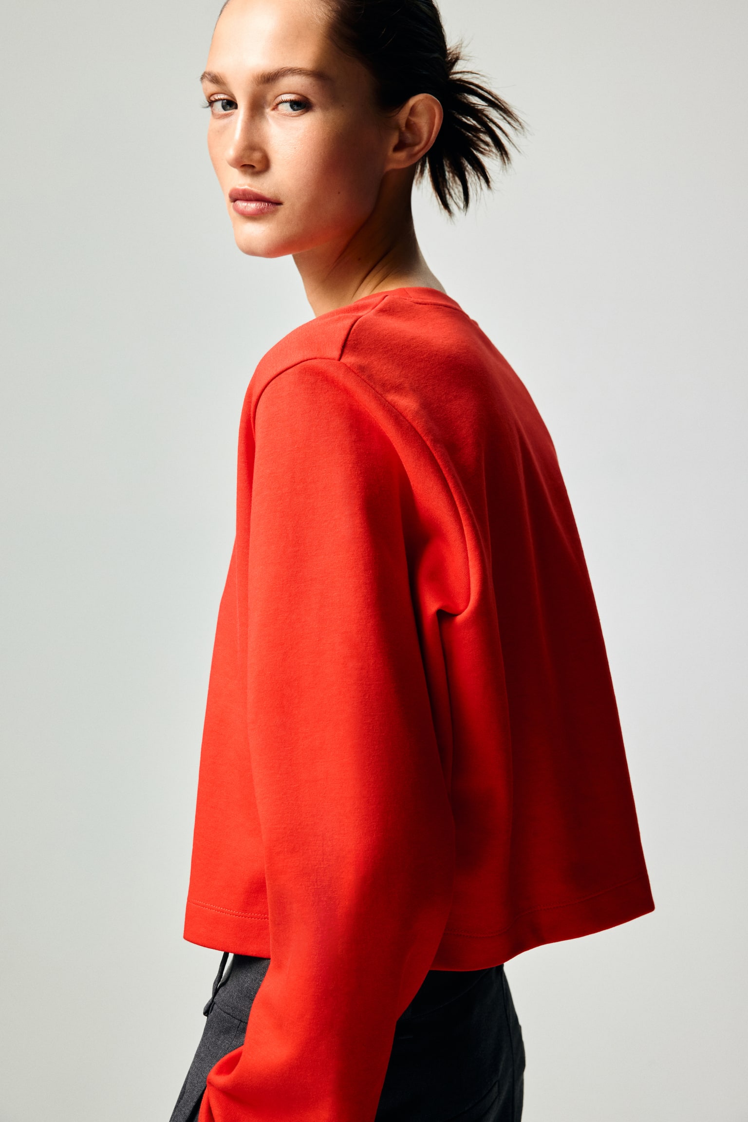 Lyhyt interlock-pusero - Kirkkaanpunainen/Tummanruskea/Valkoinen/Haaleankeltainen - 1